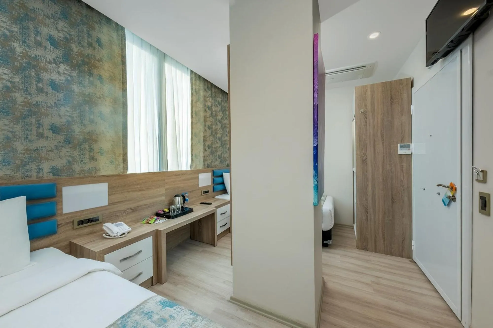 Communal lounge/ TV room, Bed in Anelli Hotel