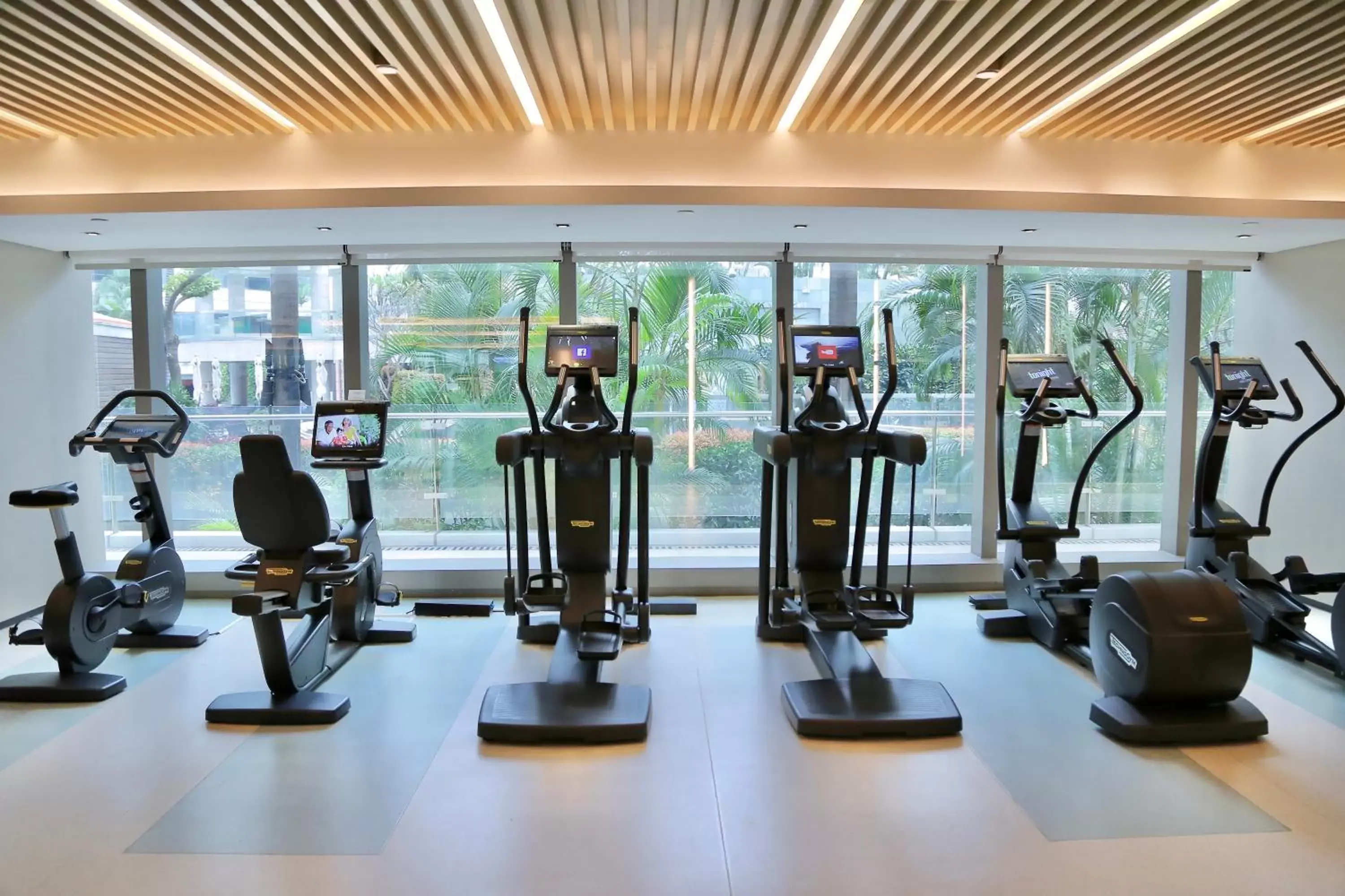 Fitness centre/facilities, Fitness Center/Facilities in Jumeirah Guangzhou - Complimentary Shuttle Bus to Canton Fair Complex during Canton Fair period