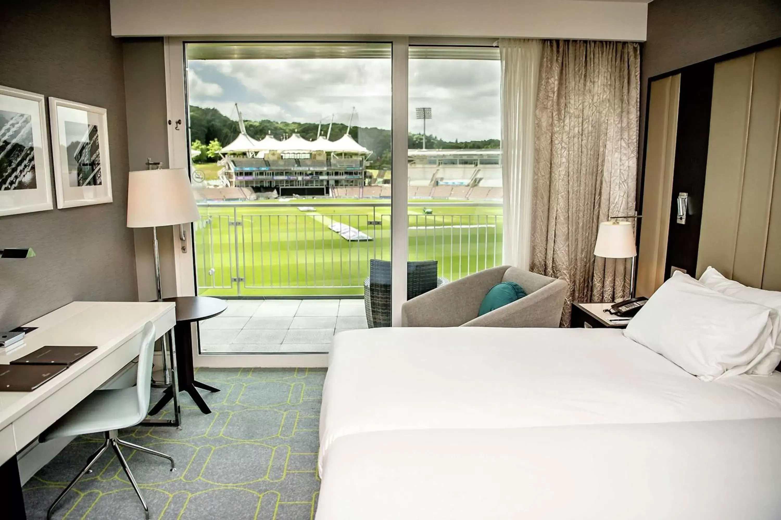 Deluxe Twin Room in Hilton Southampton - Utilita Bowl Deluxe Twin Room in Hilton Southampton - Utilita Bowl