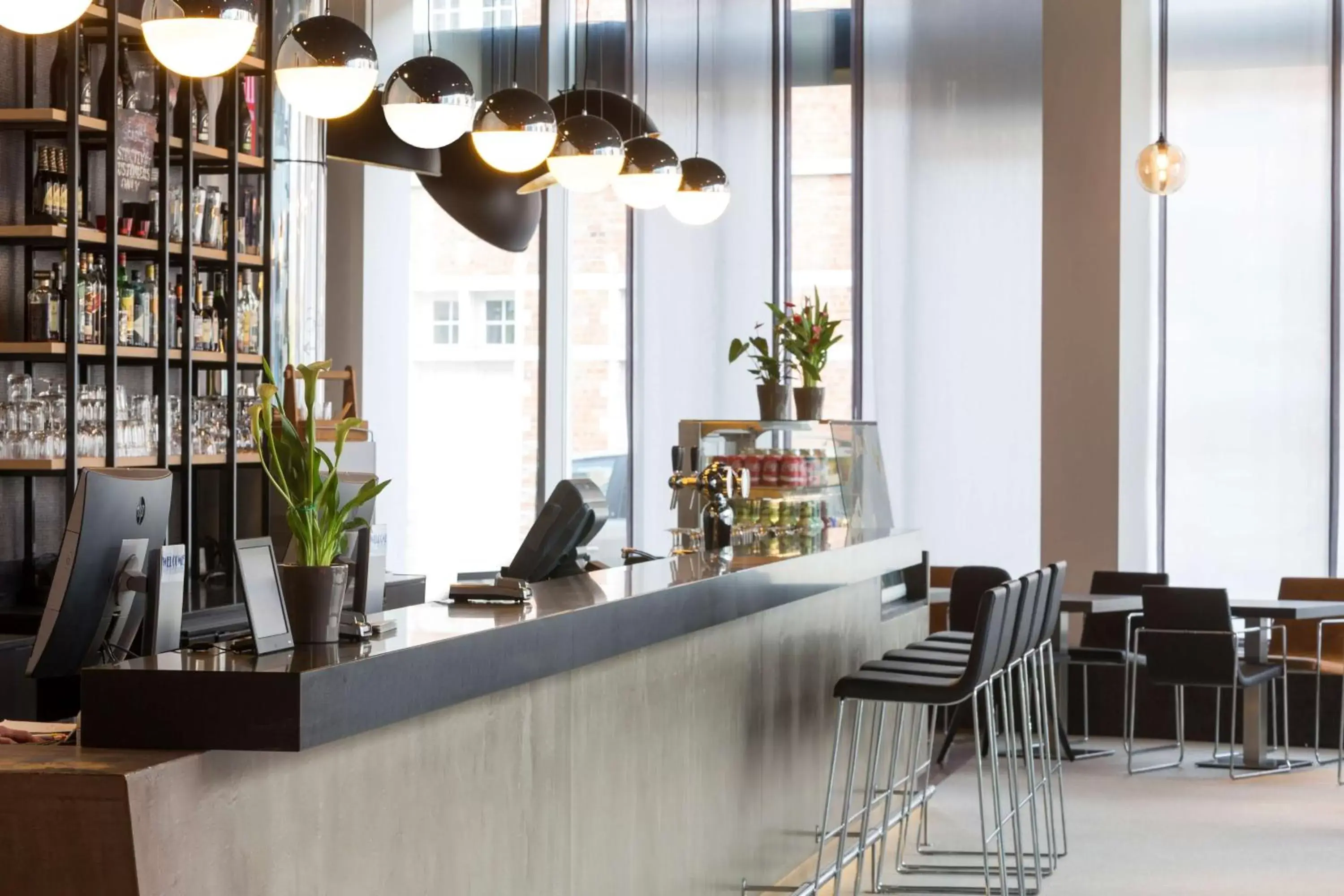 Lounge or bar, Restaurant/Places to Eat in Park Inn by Radisson Leuven