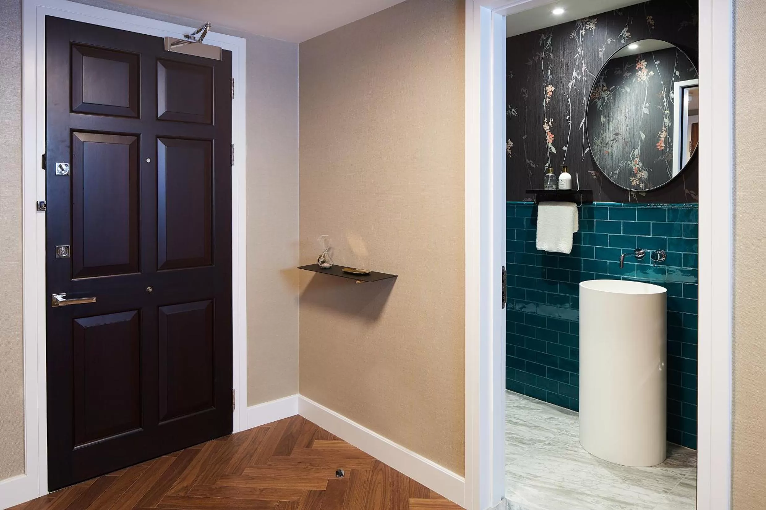 Toilet in Cheval Gloucester Park at Kensington