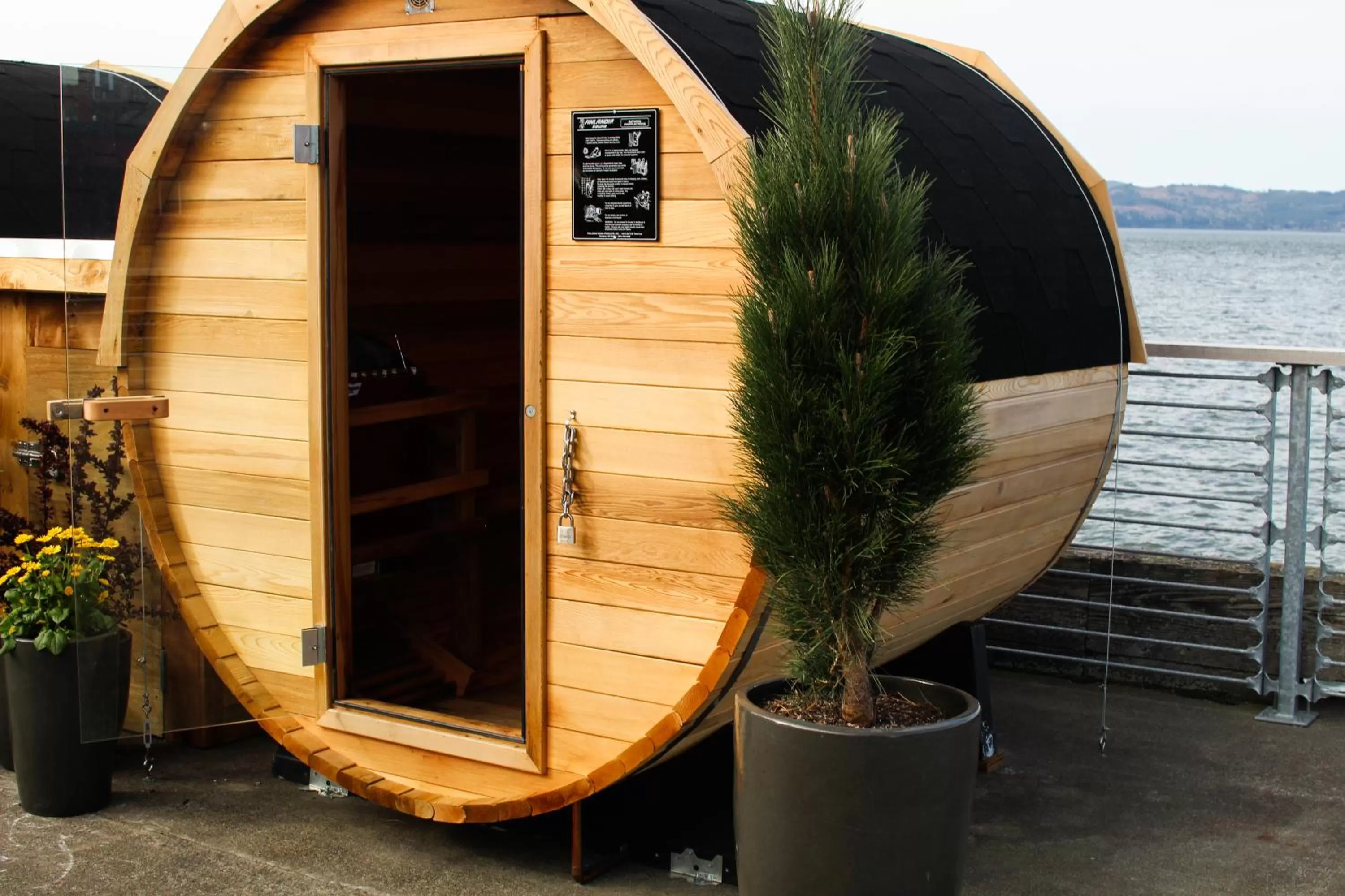 Sauna in Bowline Hotel