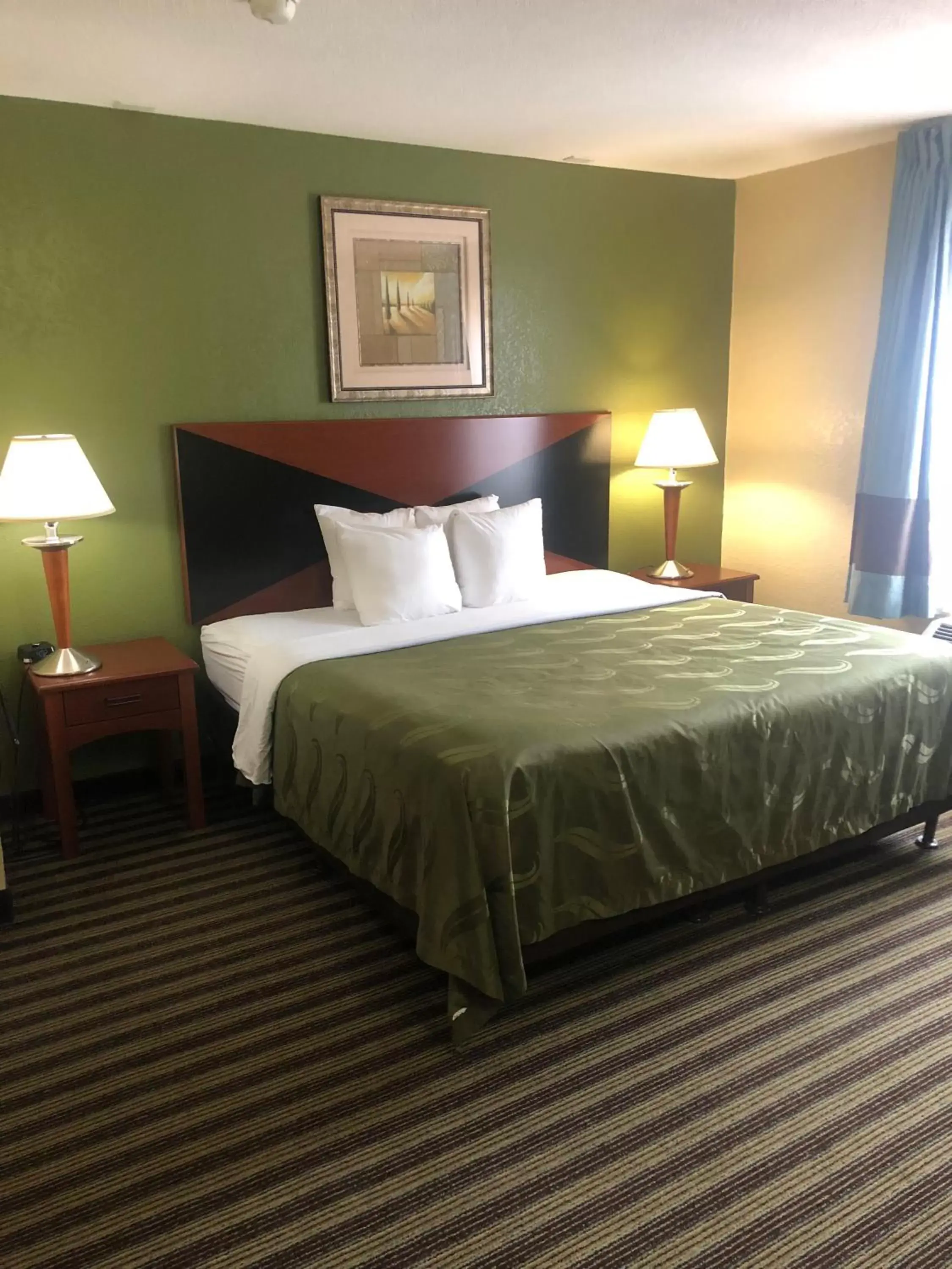 Bed in Quality Inn Baytown - Houston East