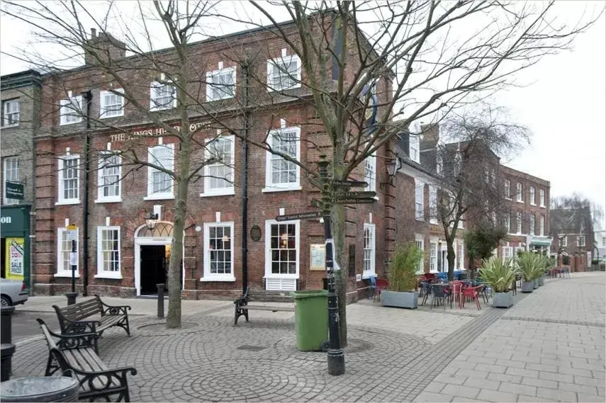 Facade/entrance, Property Building in The King's Head Hotel Wetherspoon