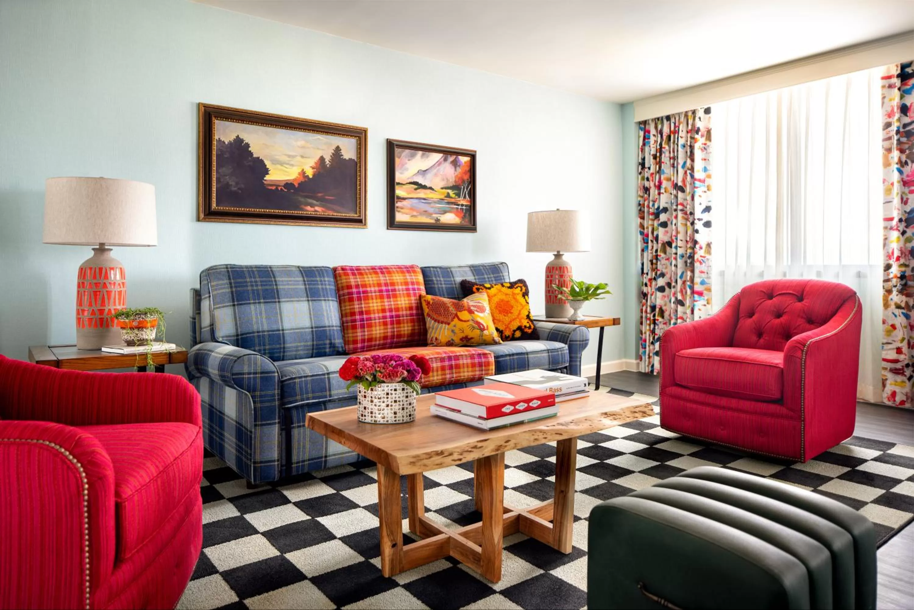 Living room in Graduate by Hilton Fayetteville, AR