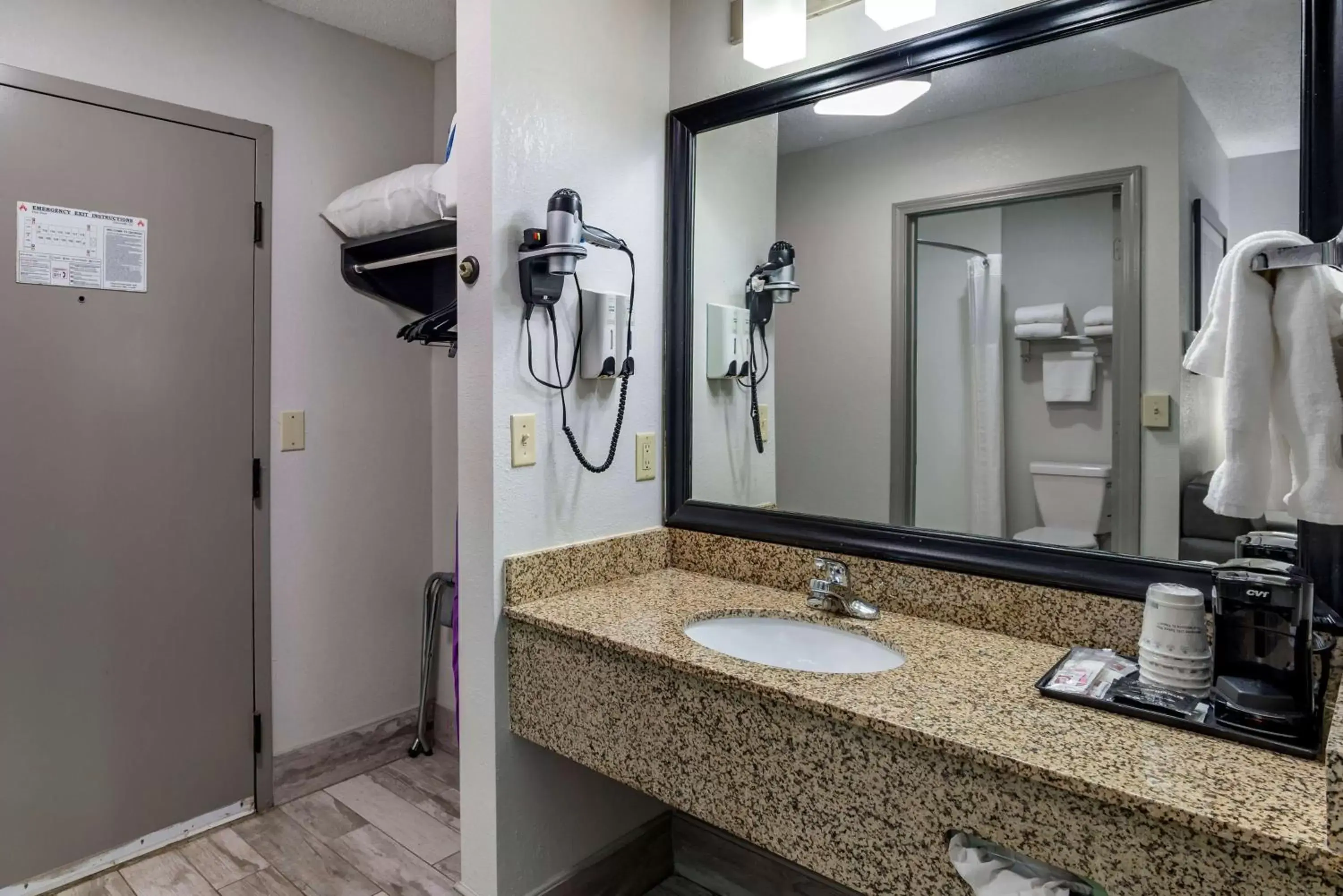 Bathroom in Best Western Allatoona Inn & Suites