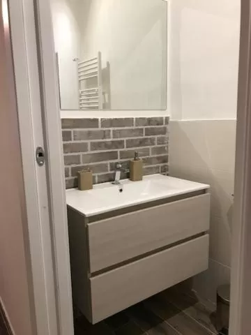 Bathroom in B&B Fiera Maglo'