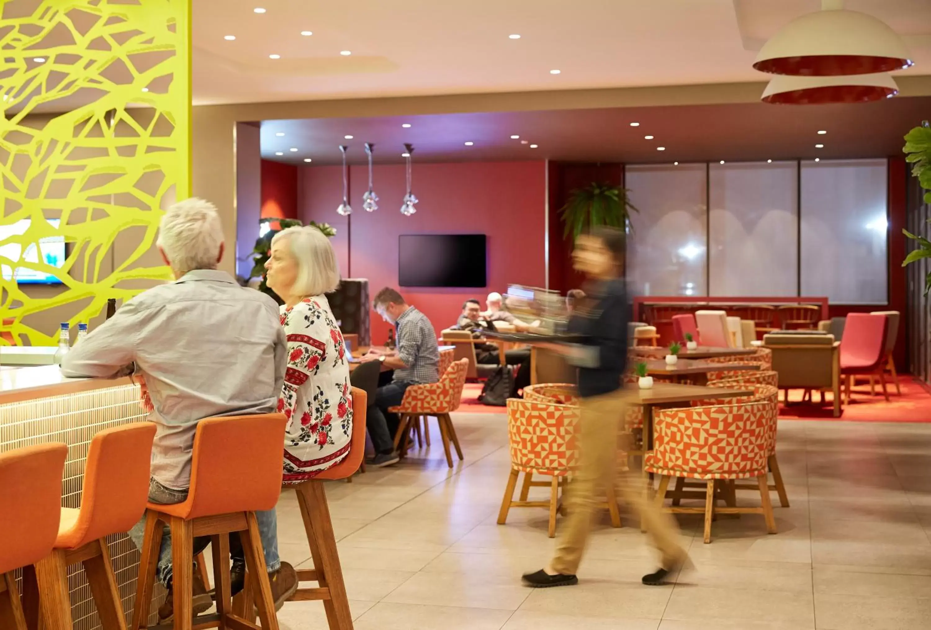 Lounge or bar, Restaurant/Places to Eat in Holiday Inn Express Sydney Macquarie Park, an IHG Hotel