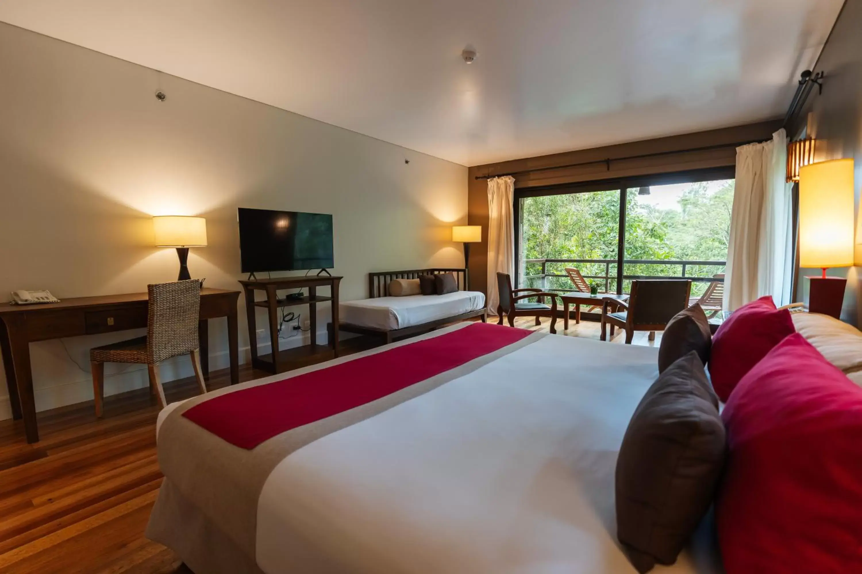 Bed in Loi Suites Iguazu Hotel