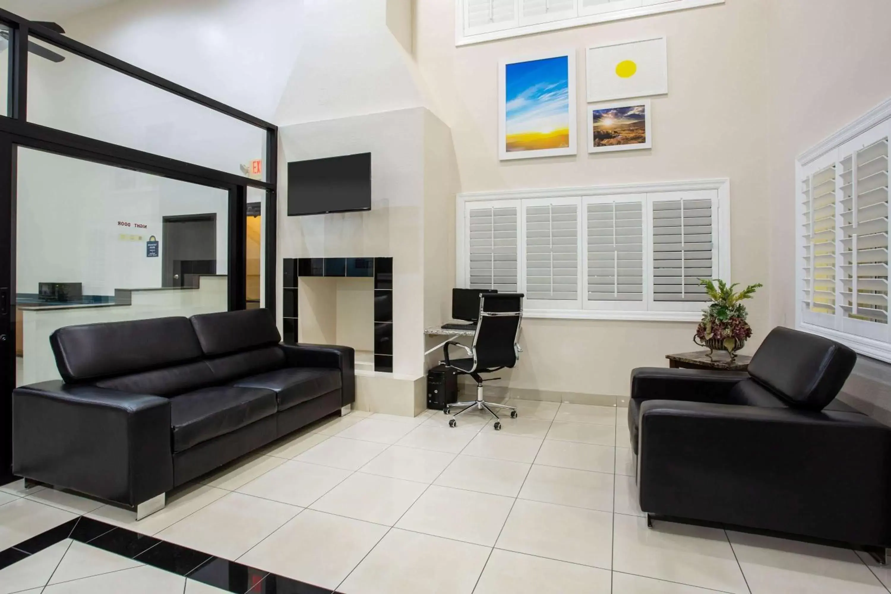 Lobby or reception in Days Inn by Wyndham Phoenix North Lobby or reception in Days Inn by Wyndham Phoenix North