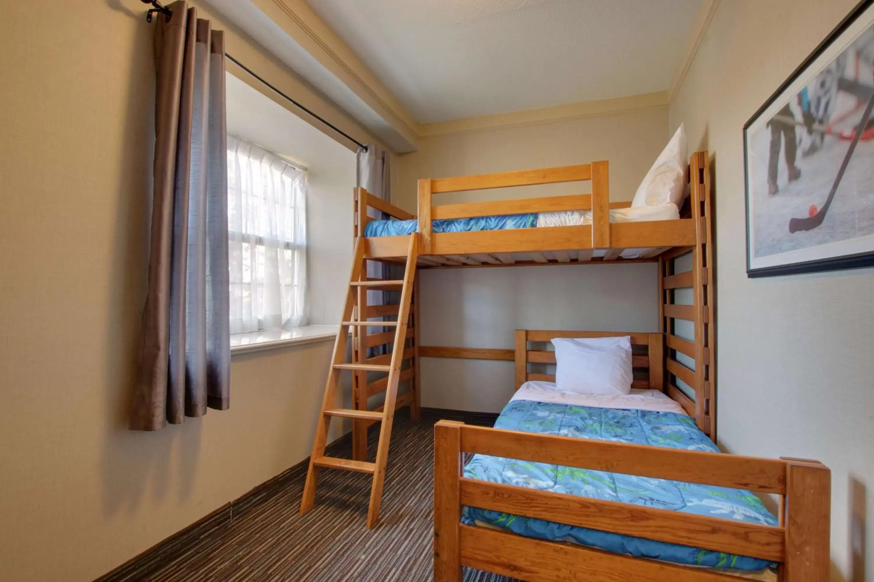 Bedroom, Bunk Bed in Best Western Brantford Hotel and Conference Centre