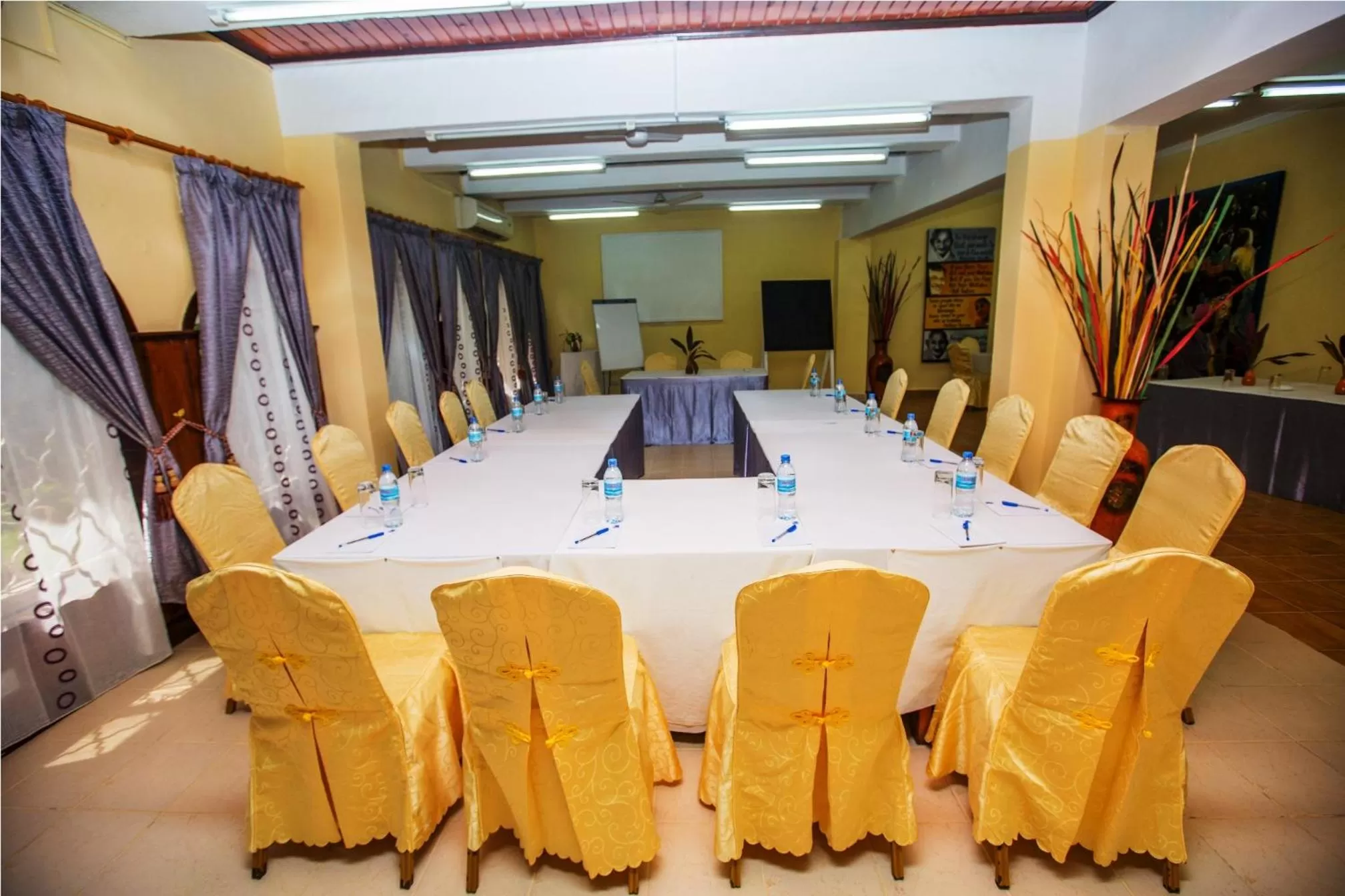 Meeting/conference room in Best Western Jangwani Sea Breeze Resort