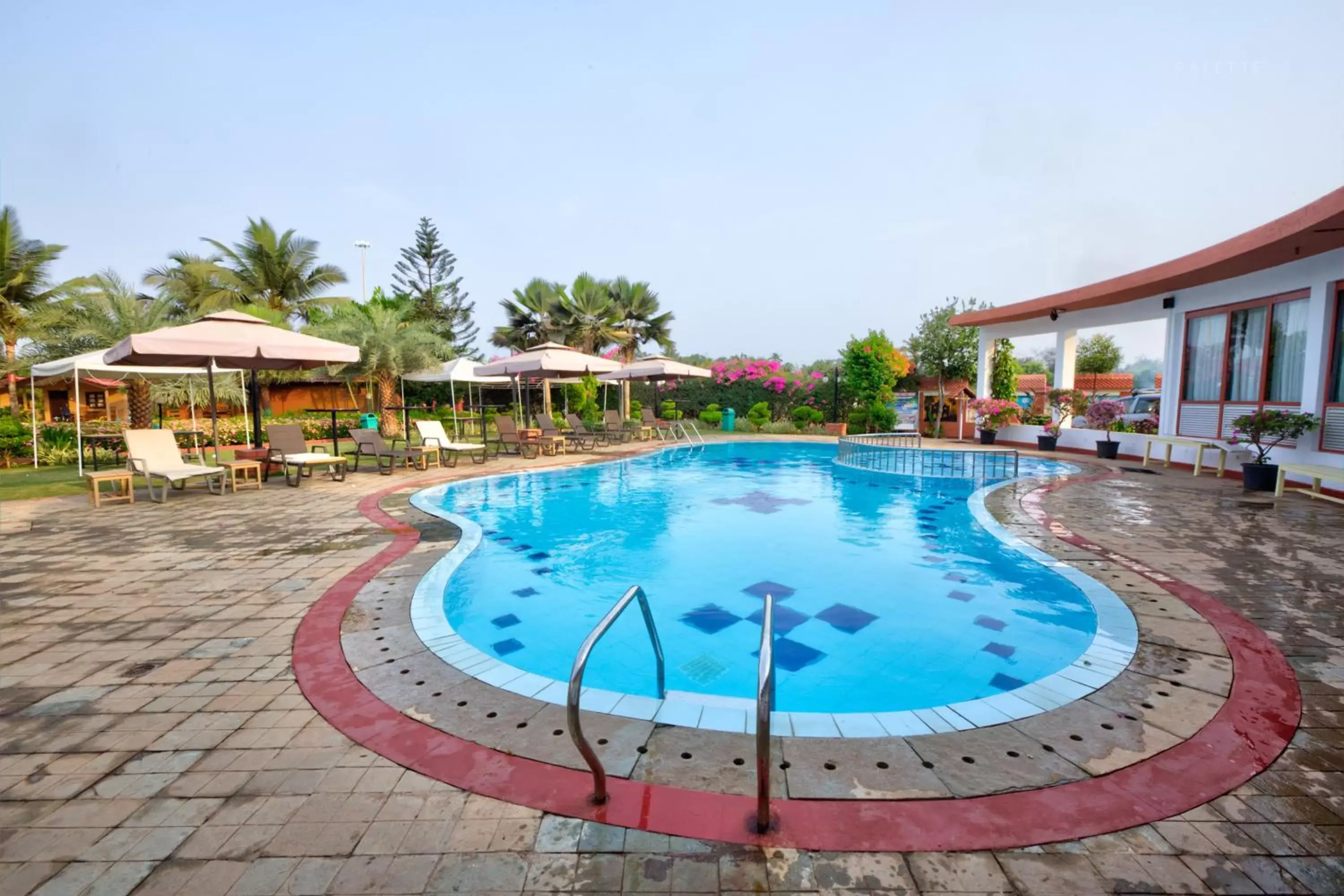 Swimming pool in Beira Mar Beach Resort Swimming pool in Beira Mar Beach Resort