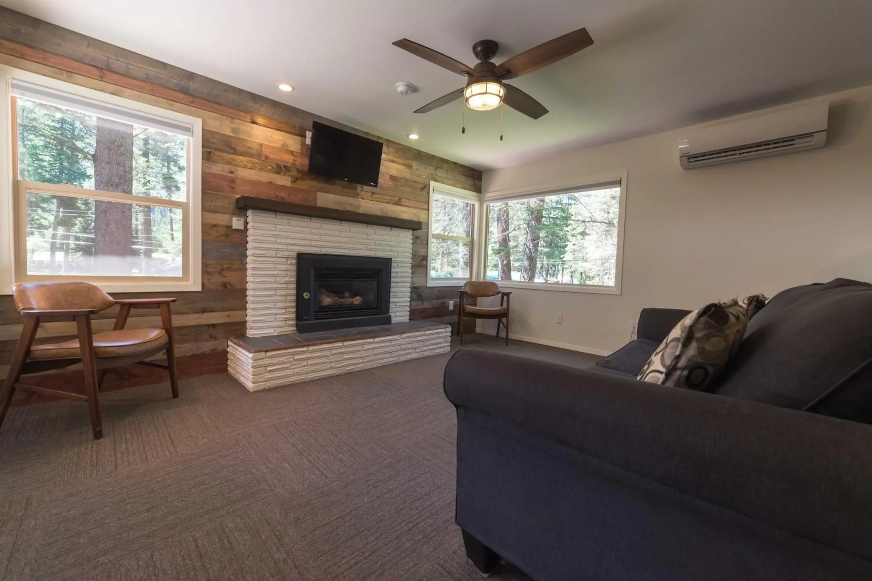 Living room, Seating Area in Eagle Cap Chalets