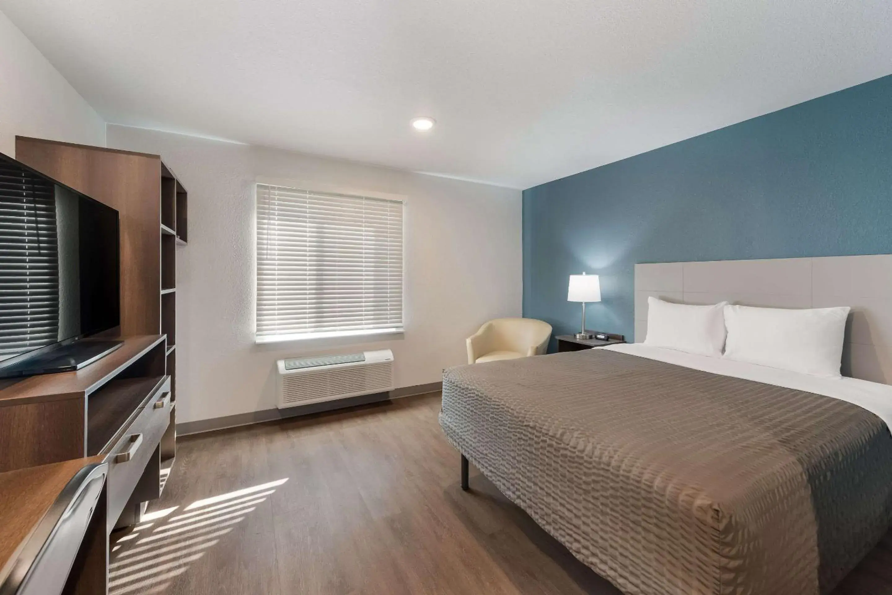 Bedroom, Bed in WoodSpring Suites Dayton North