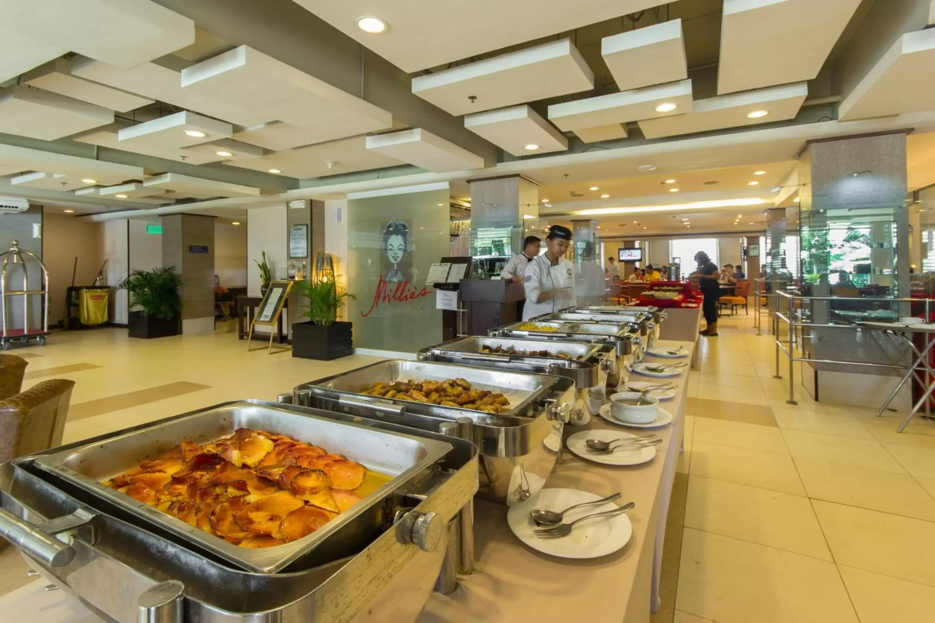 Restaurant/places to eat, Supermarket/Shops in Microtel by Wyndham Mall of Asia