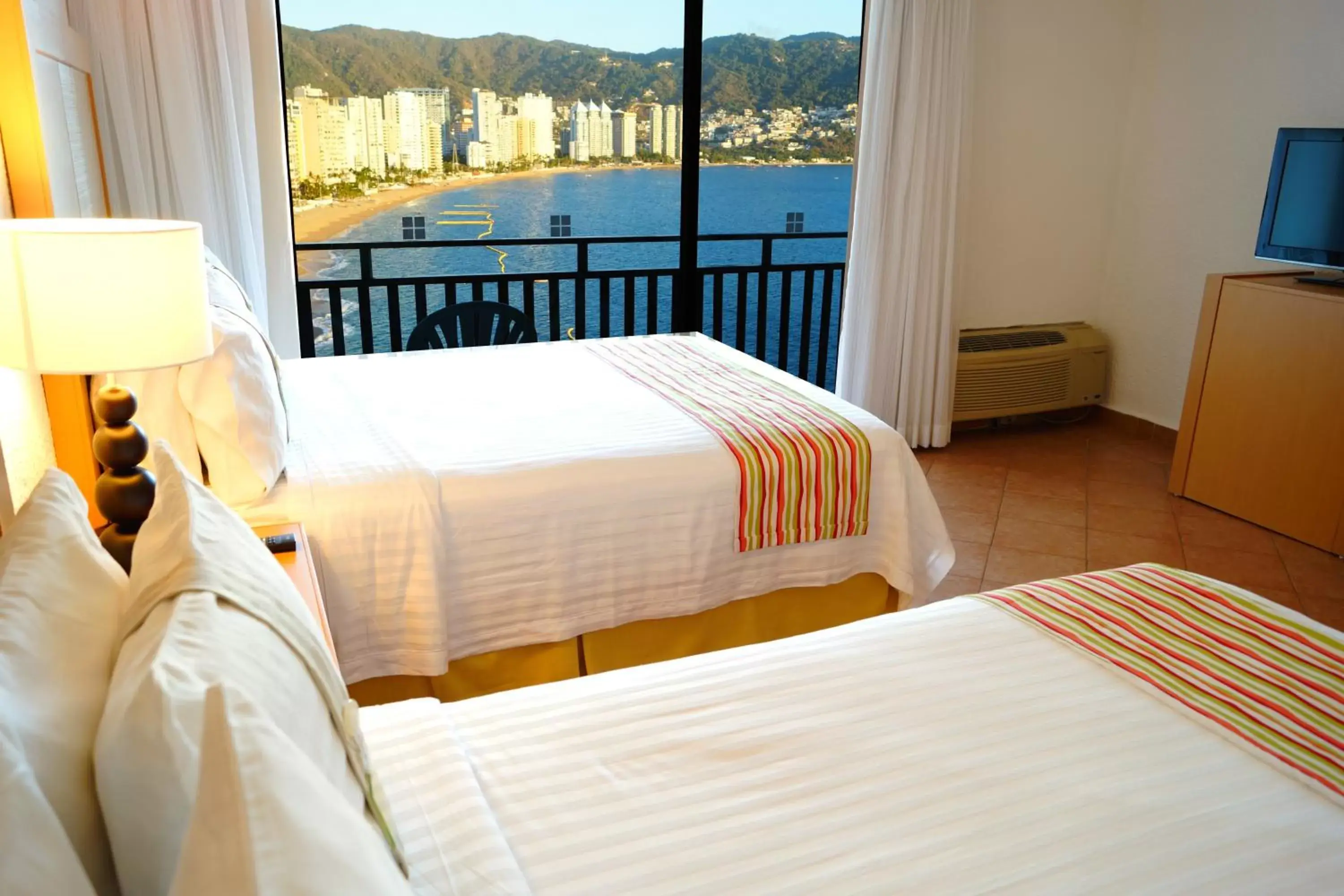 Bed in Holiday Inn Resort Acapulco, an IHG Hotel