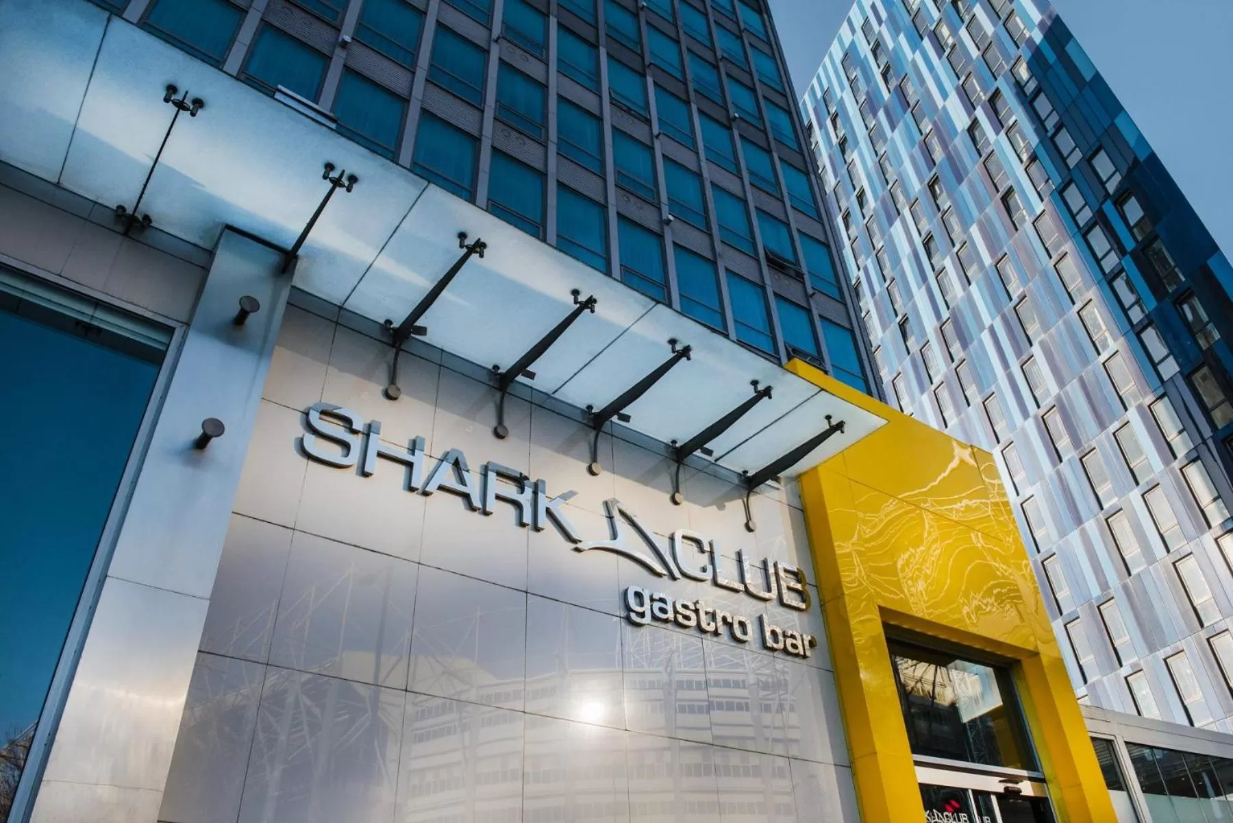 Restaurant/places to eat in Sandman Signature Newcastle Hotel