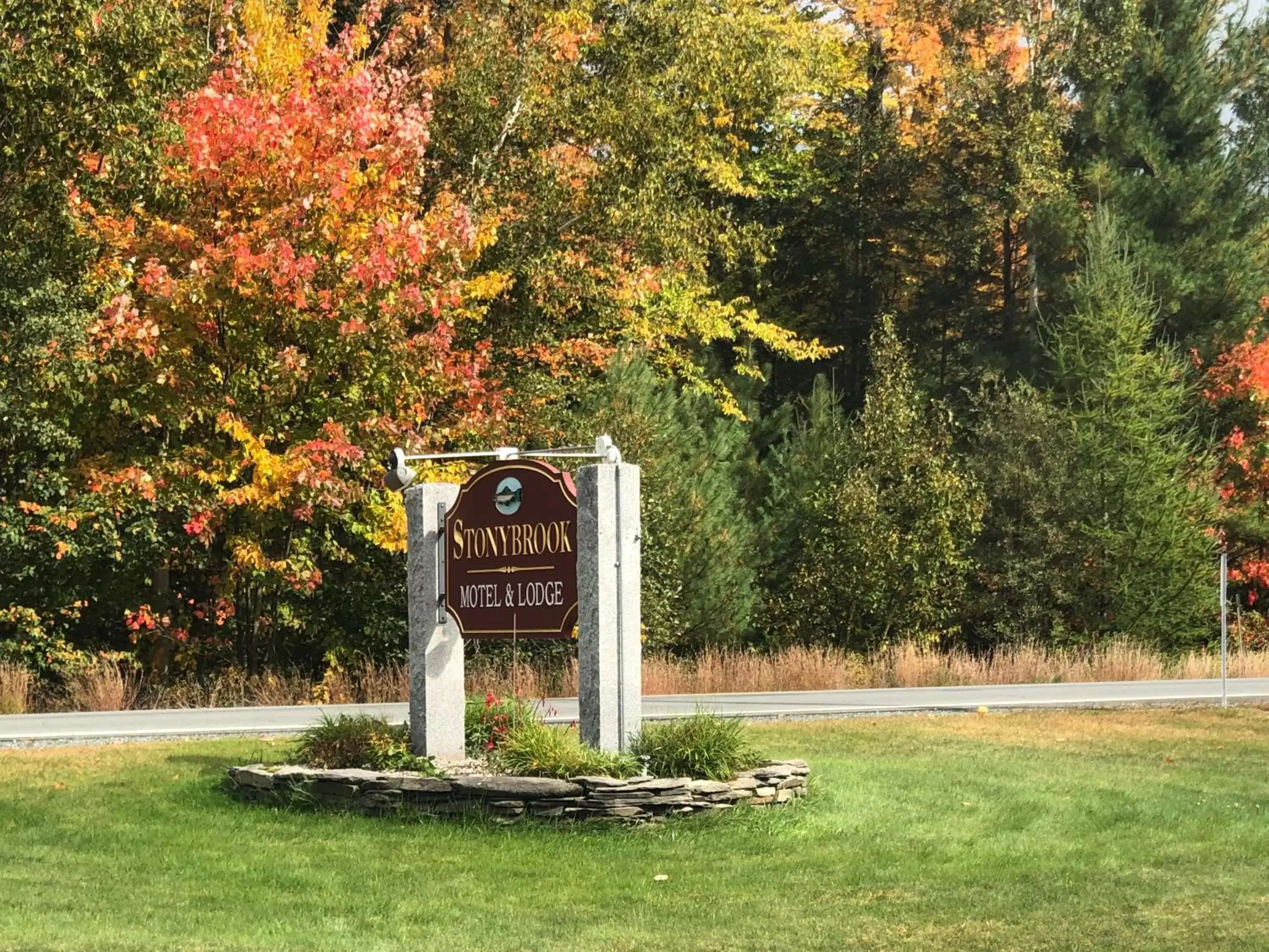 Property logo or sign in Stonybrook Motel & Lodge