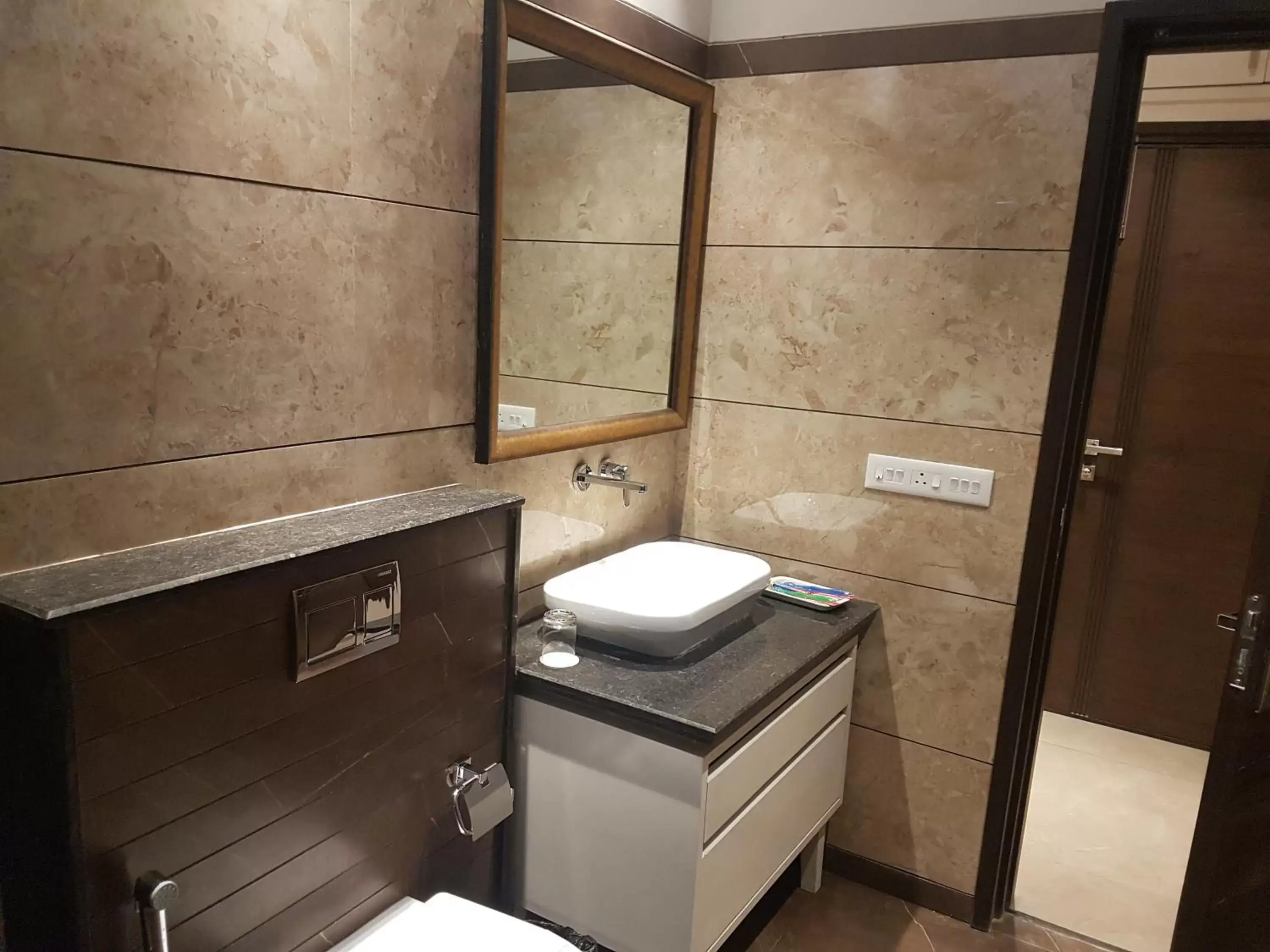 Bathroom in Hotel Kasauli Regency Stags Not Allowed