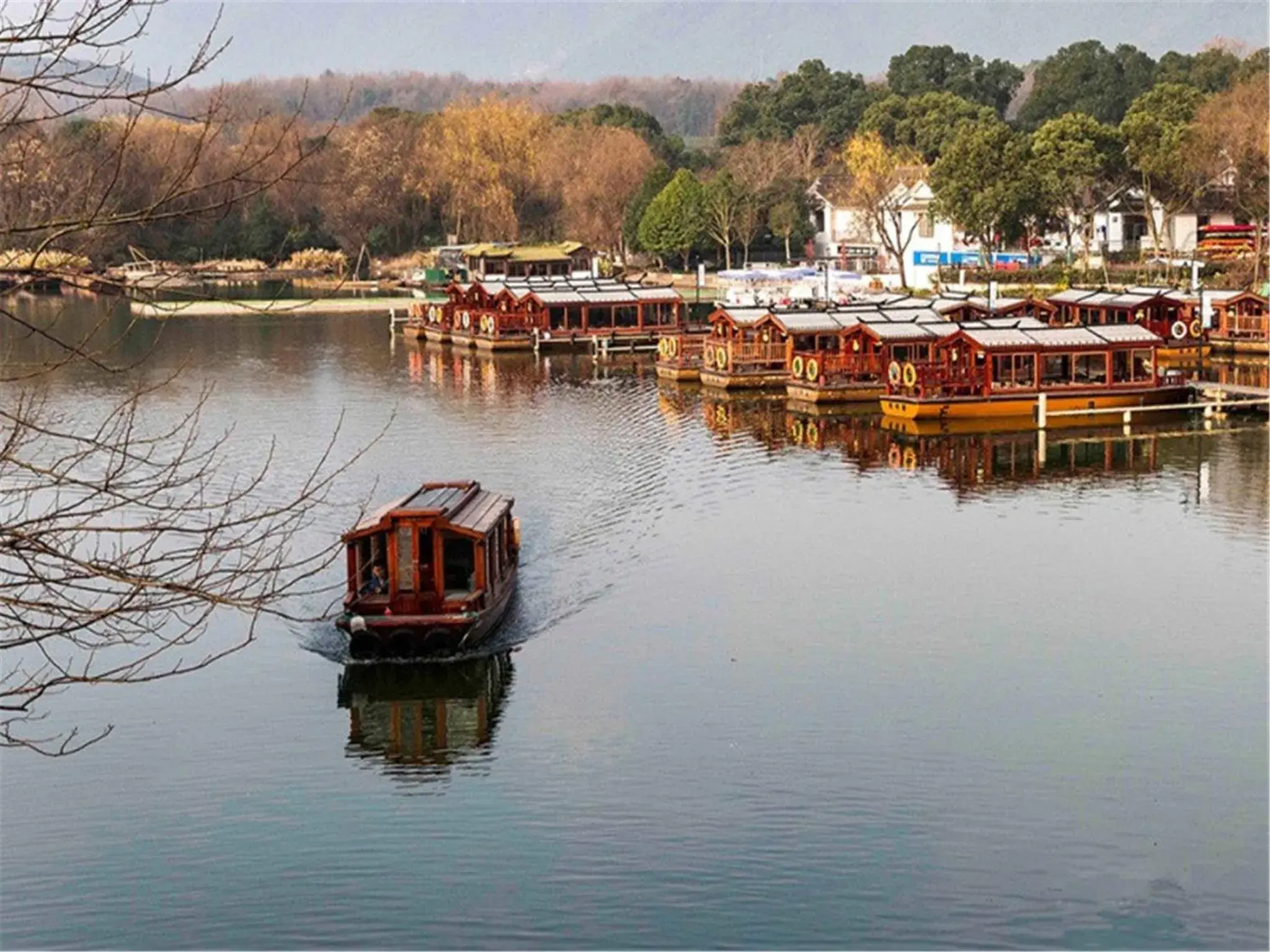 Nearby landmark in Yurong West-Lake-Cottage Holiday Hotel Hangzhou