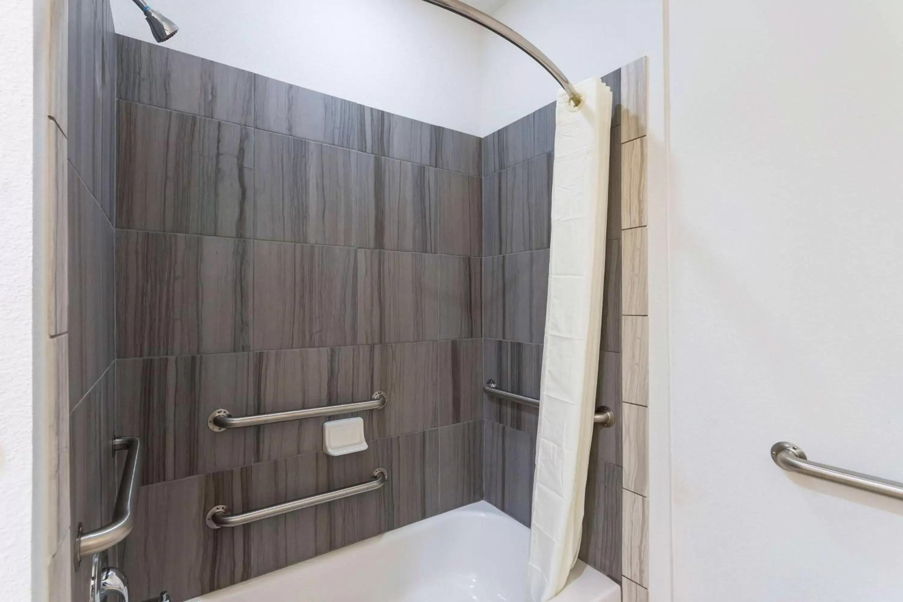 Shower, Bathroom in Motel 6-Channelview, TX