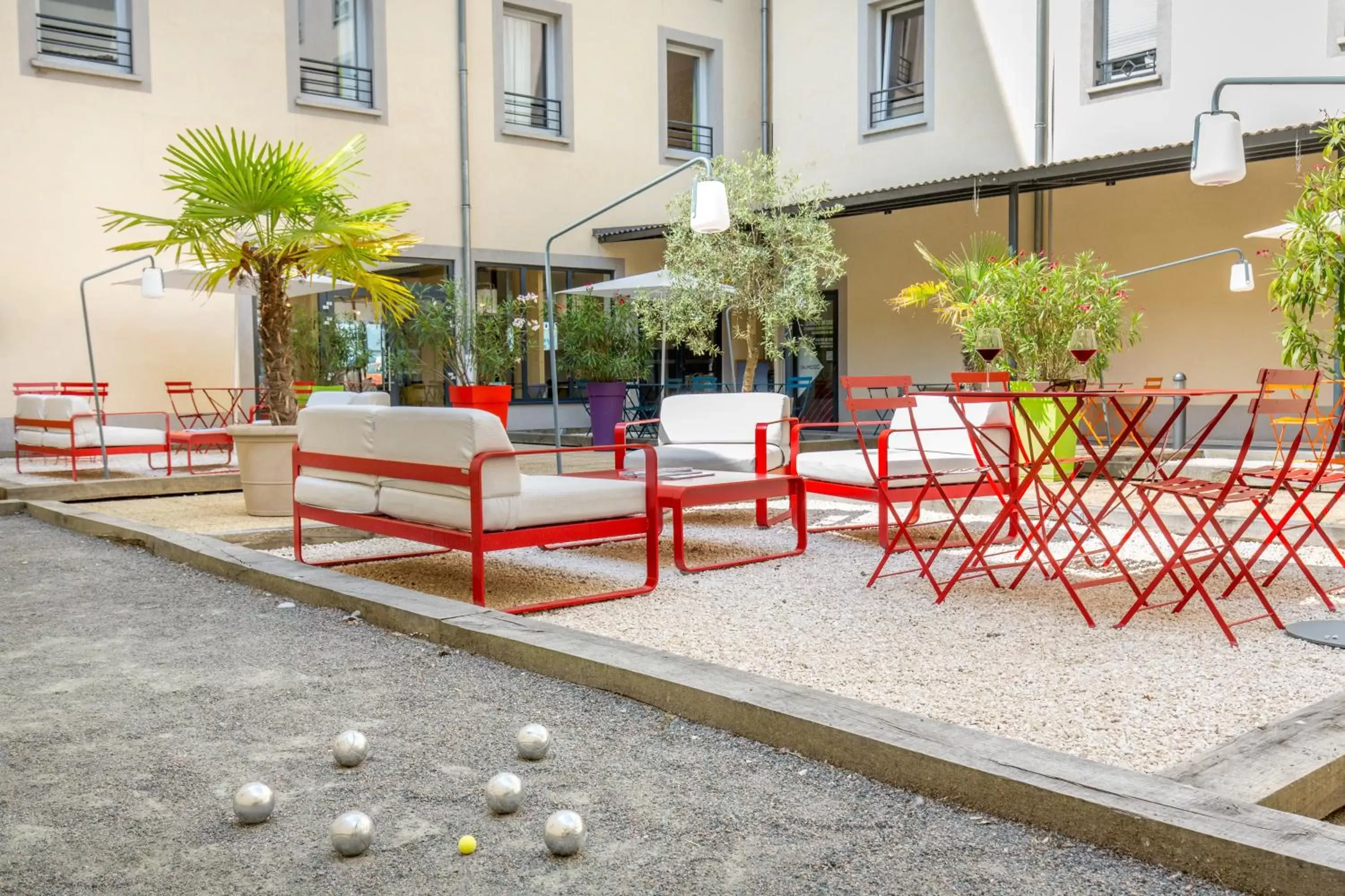 Patio in ibis Lyon Sud Vienne Saint-Louis