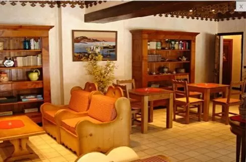 Restaurant/places to eat, Lounge/Bar in Hôtel Les Glaciers