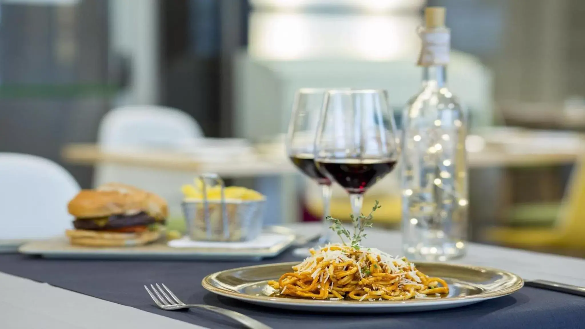 Restaurant/places to eat in Hotel Crowne Plaza Madrid Airport