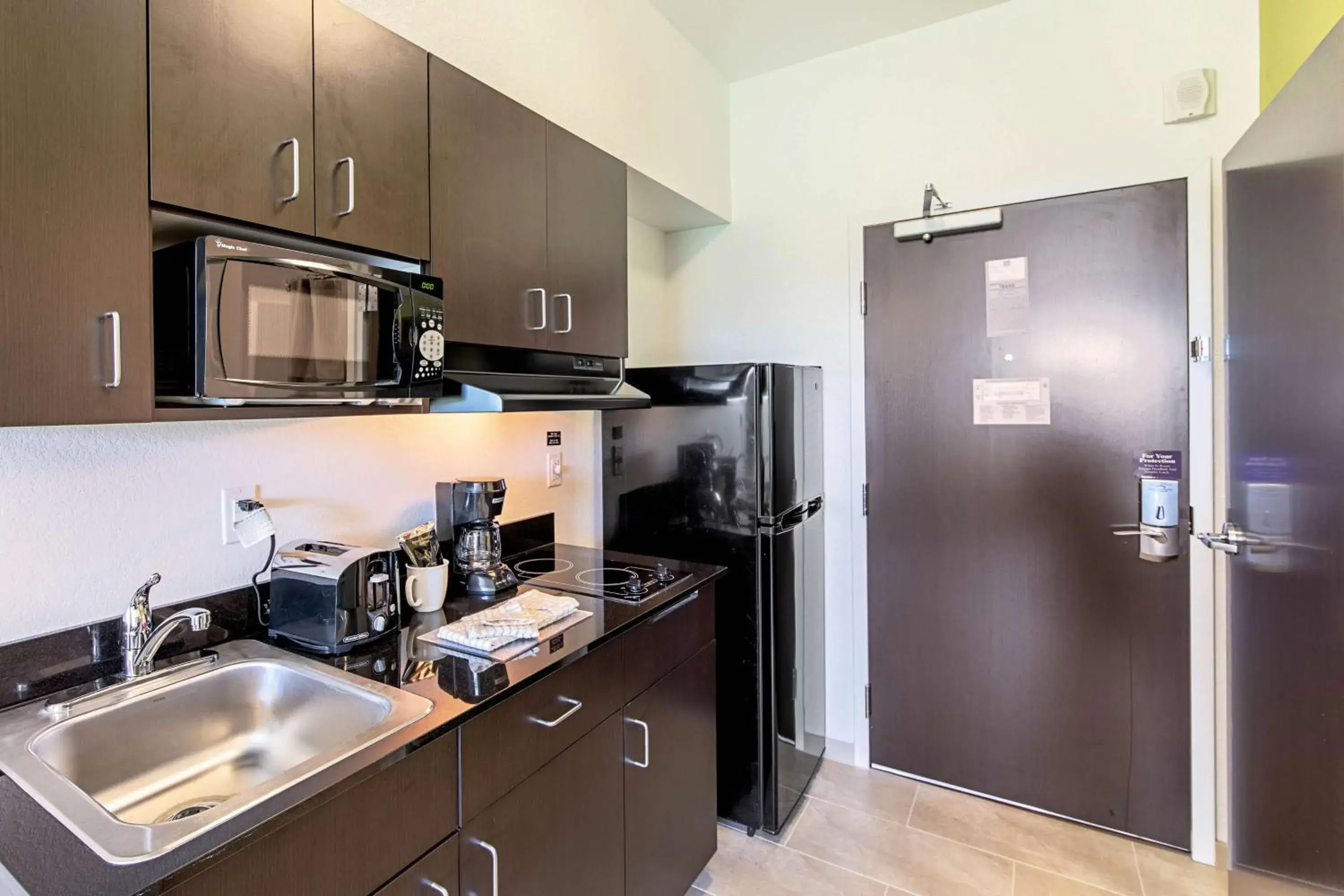 Photo of the whole room in Studio 6 Austin Airport Photo of the whole room in Studio 6 Austin Airport