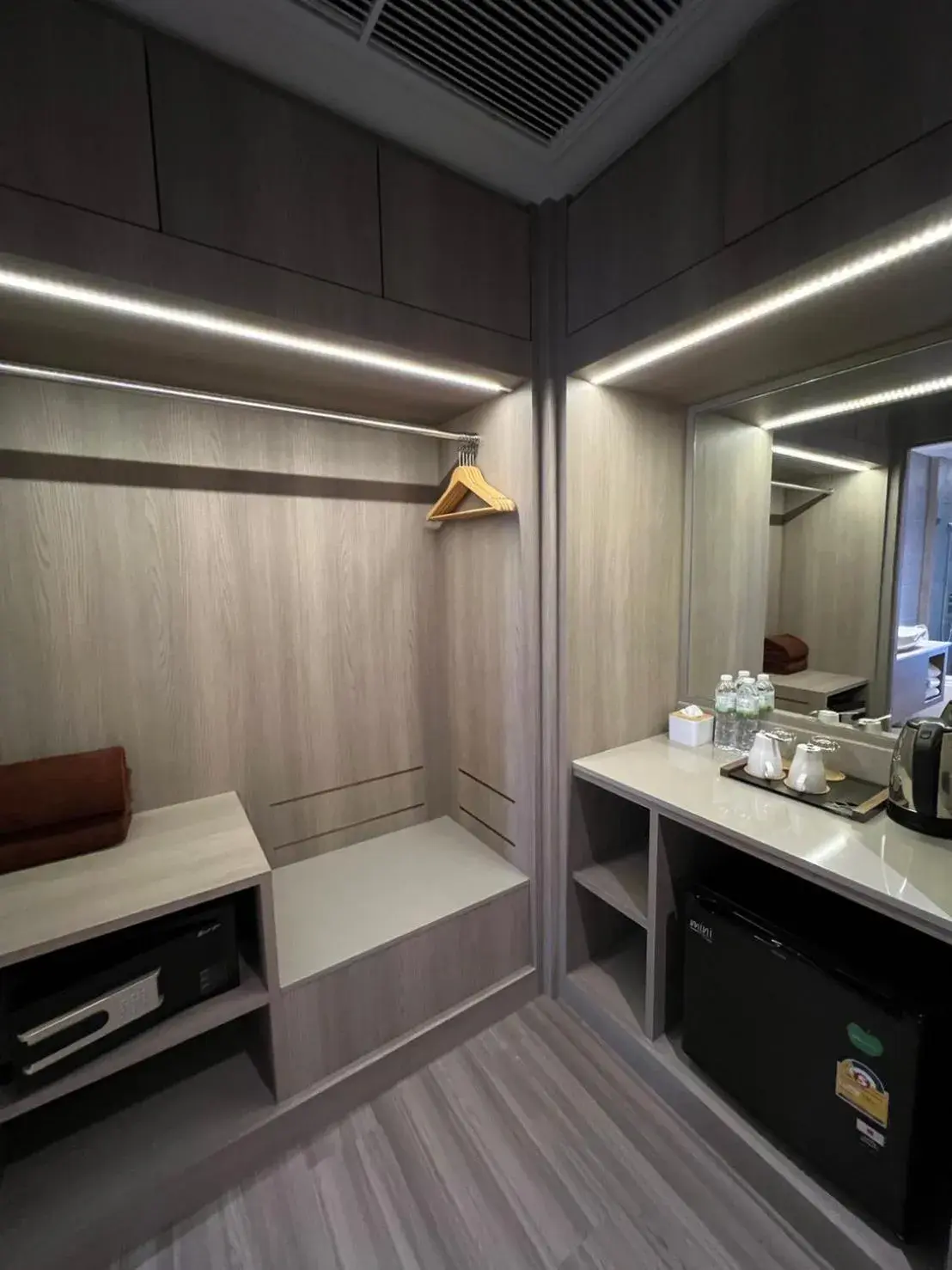 wardrobe, Bed in Fifth Pattaya Jomtien By Shiwalai Int wardrobe, Bed in Fifth Pattaya Jomtien By Shiwalai Int