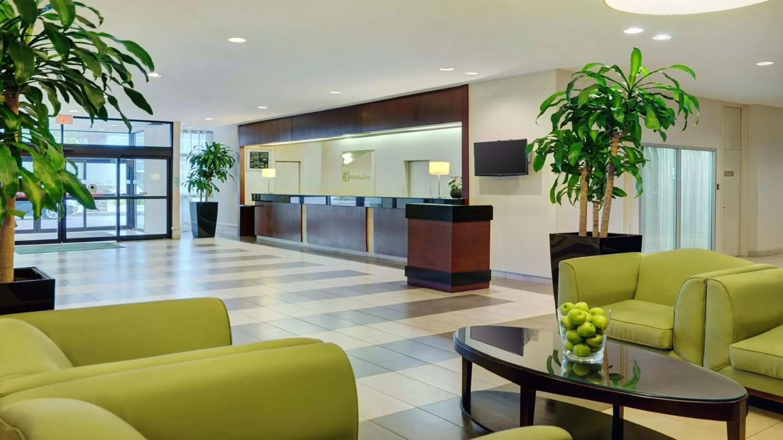 Property building, Lobby/Reception in Holiday Inn Burlington Hotel & Conference Centre, an IHG Hotel