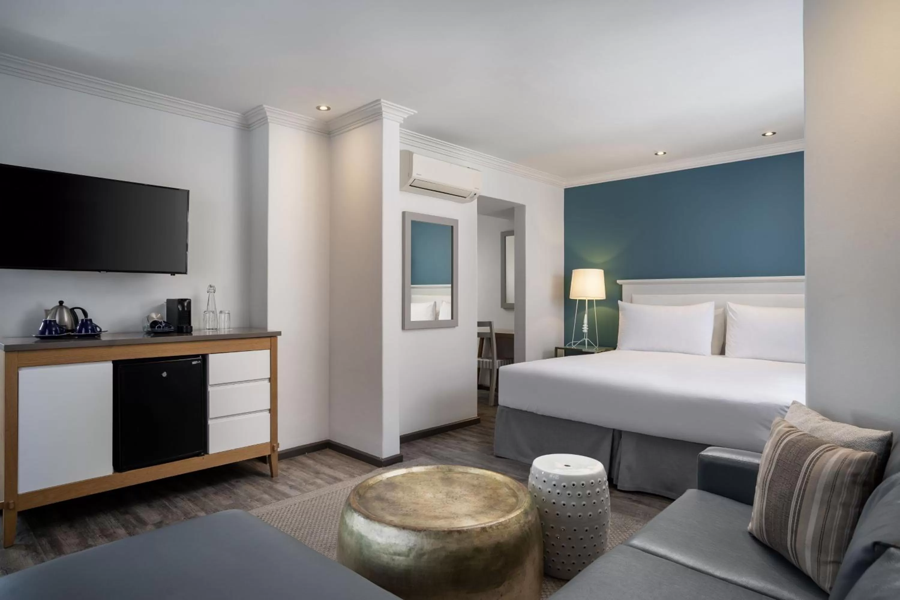 Lounge or bar, Bed in Protea Hotel by Marriott Cape Town Sea Point