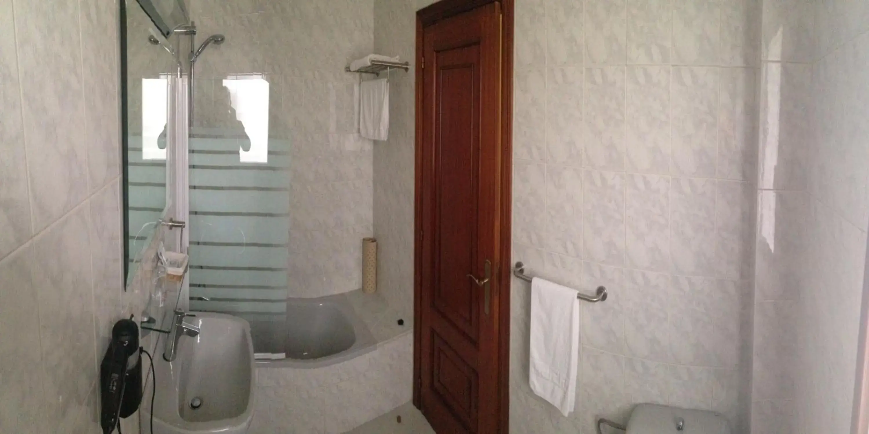 Bathroom in Hotel Los Olmos