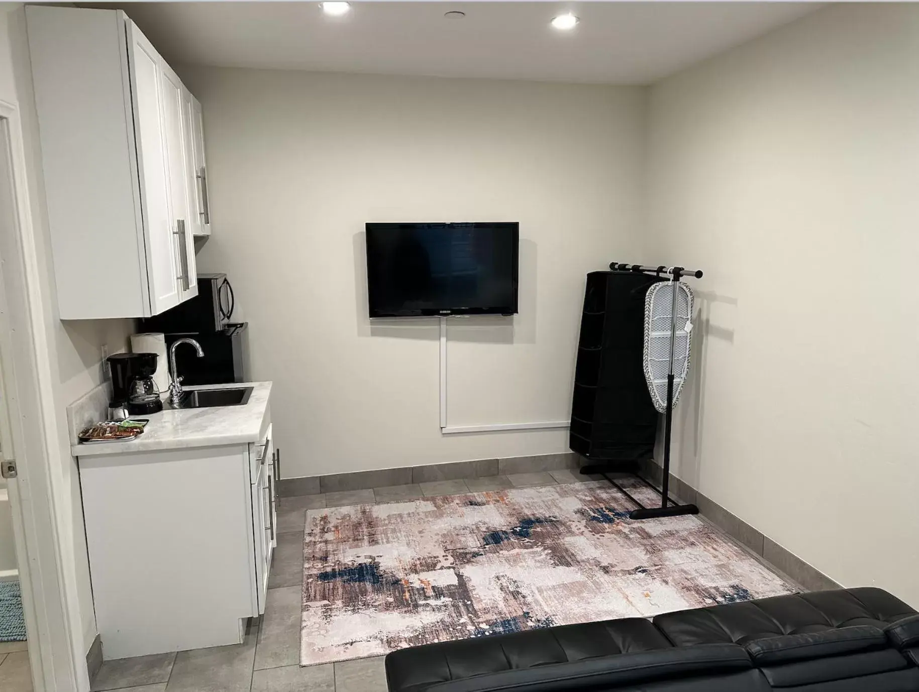 TV/Entertainment Center in Studio with Private Entrance next to Balboa Park