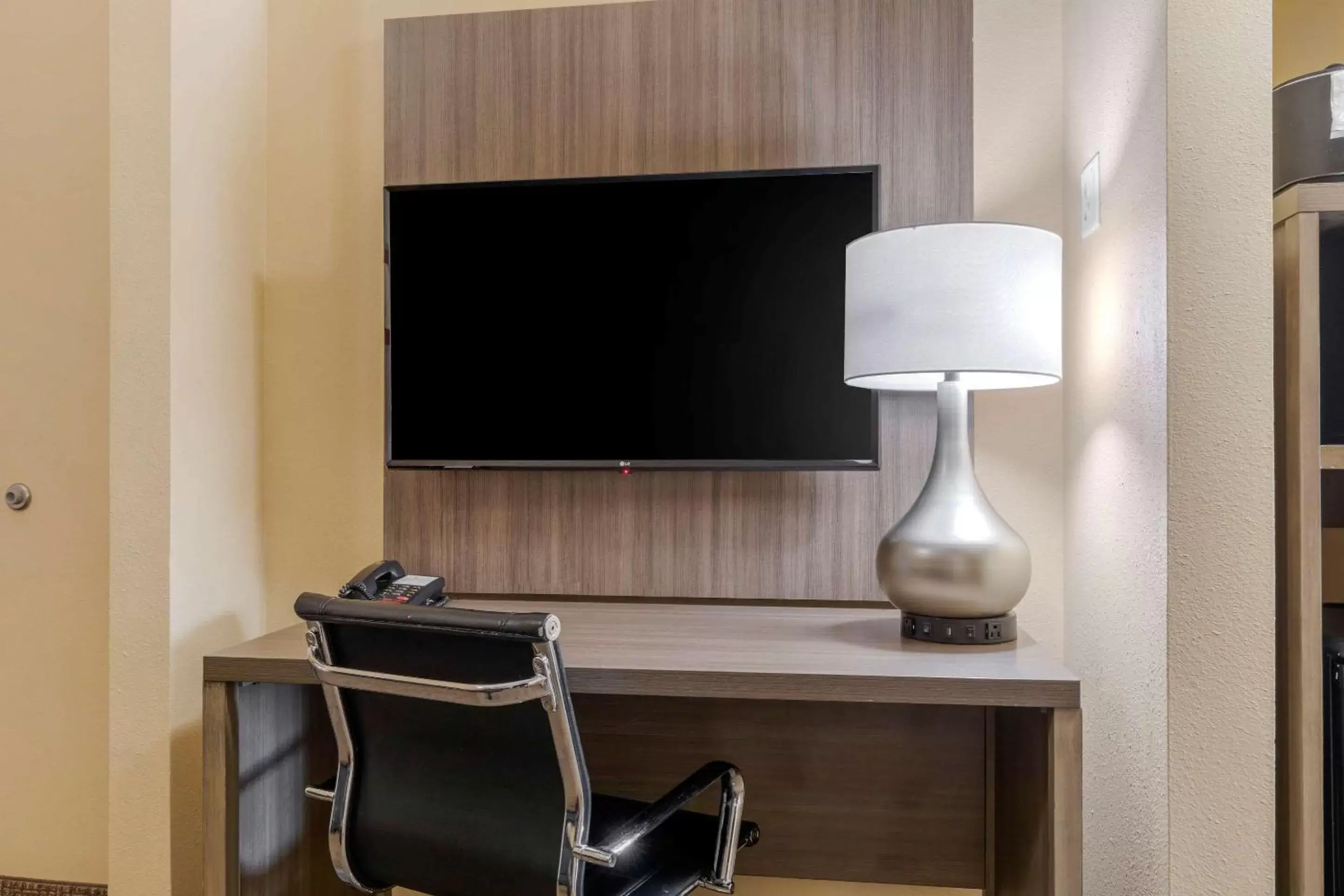 TV/Entertainment Center in Comfort Suites DFW Airport