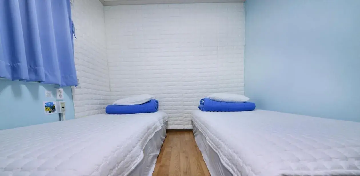 Bed in Gyeongju Namu Guesthouse
