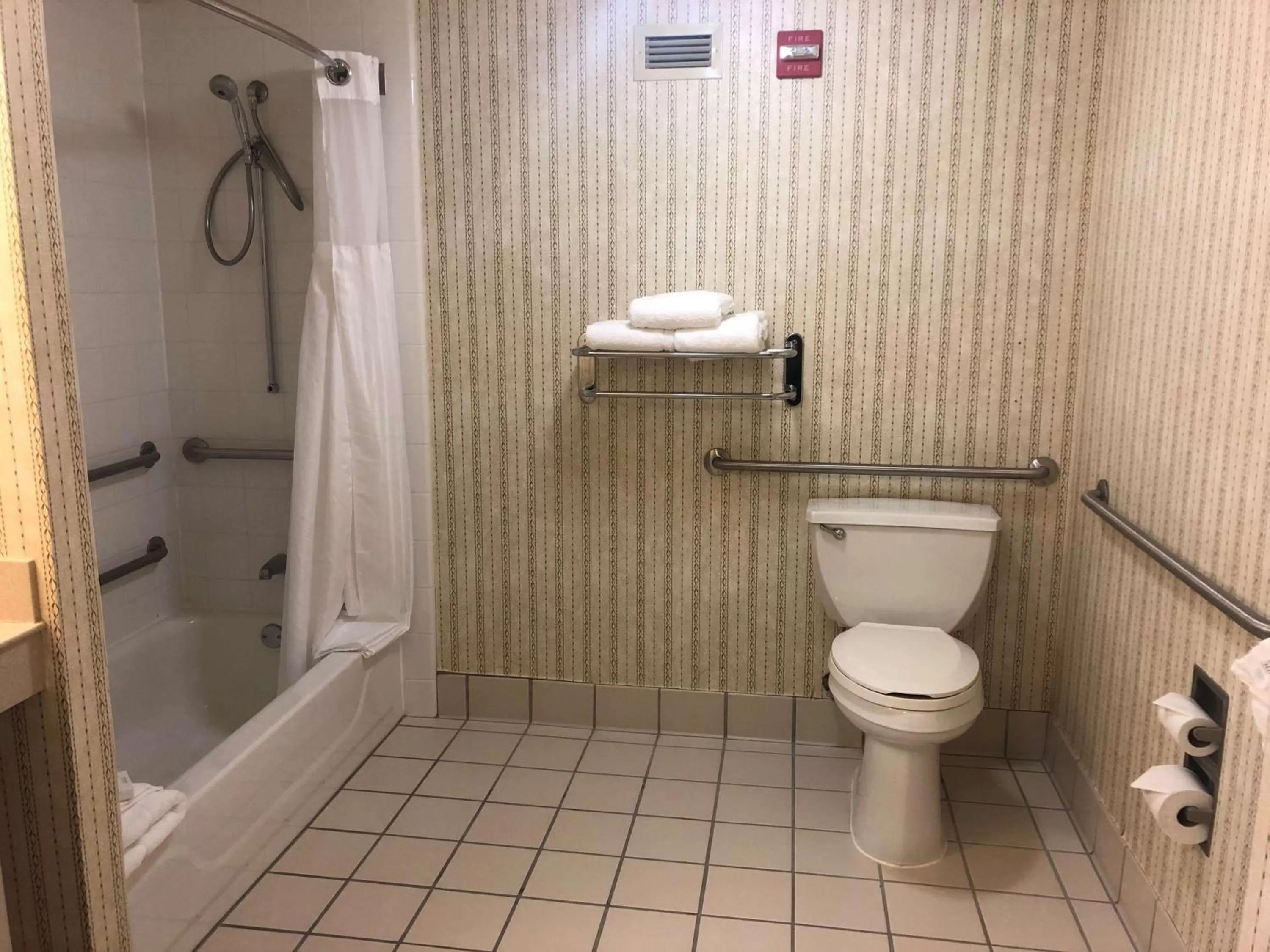 Bathroom in Hilton Garden Inn Addison