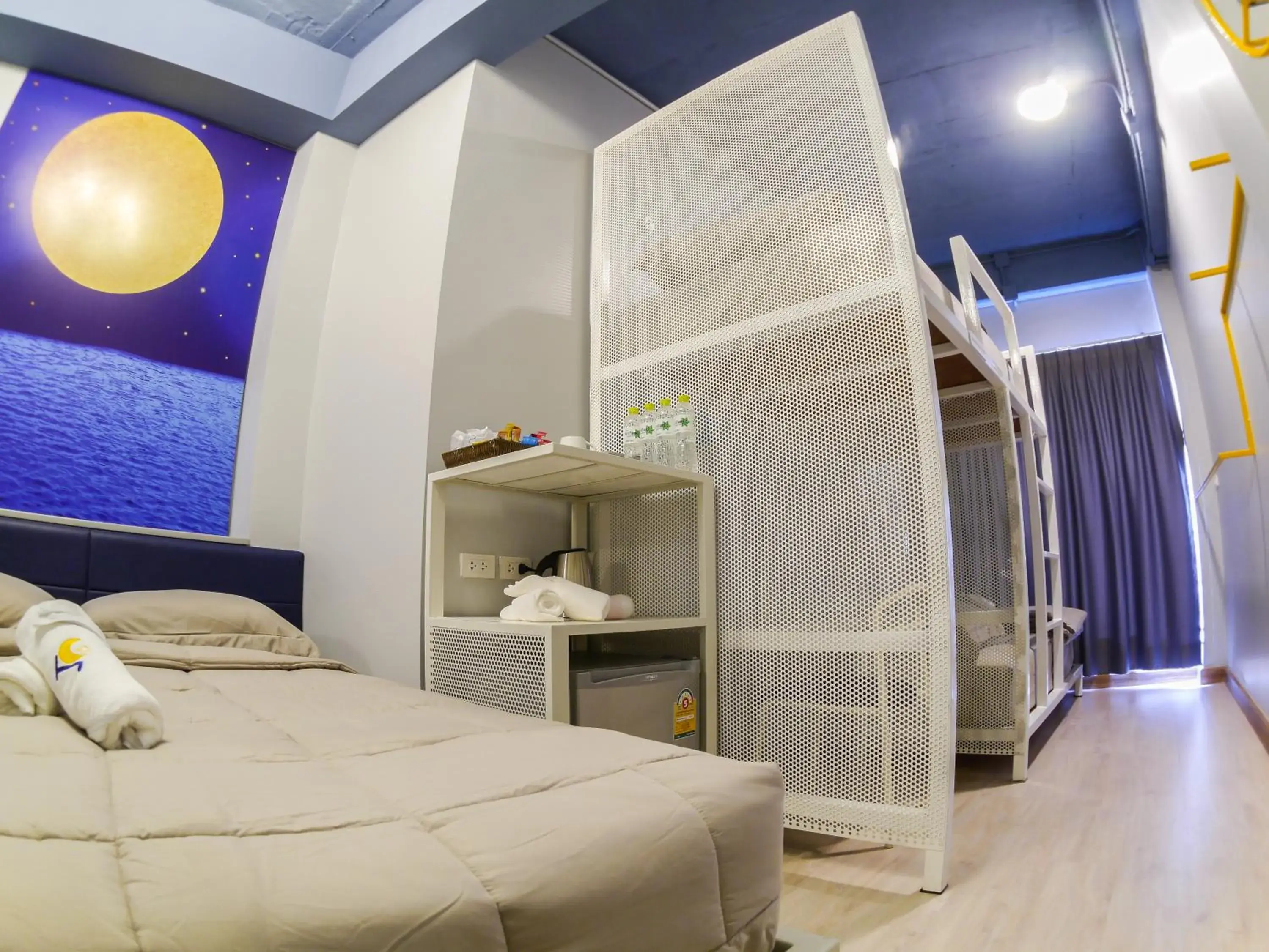 Drinks, Bed in The Moon Hostel Huahin