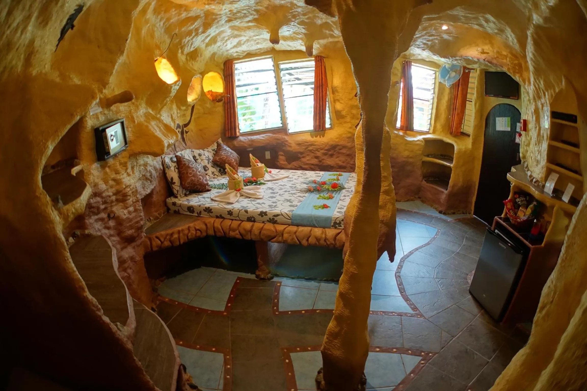 Photo of the whole room, Bed in Takatuka Beach Resort