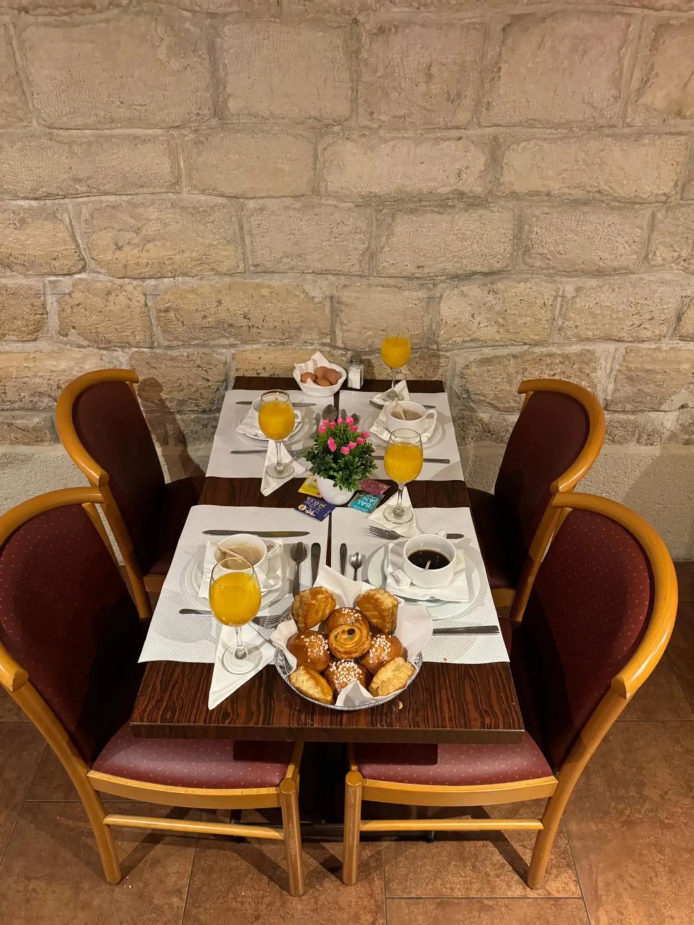 Breakfast, Restaurant/Places to Eat in 121 Paris Hotel