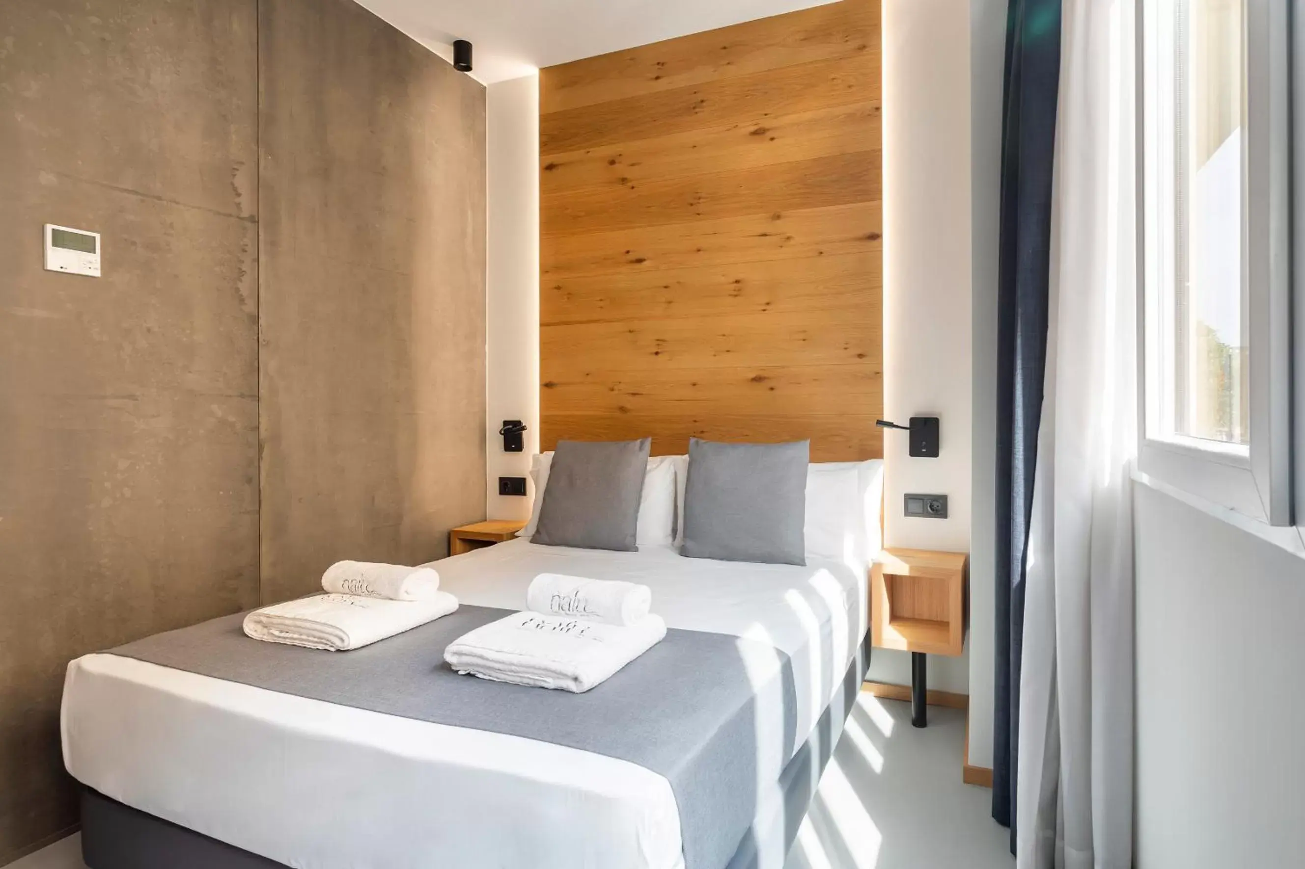Bedroom, Bed in NALU Valencia Boutique Rooms