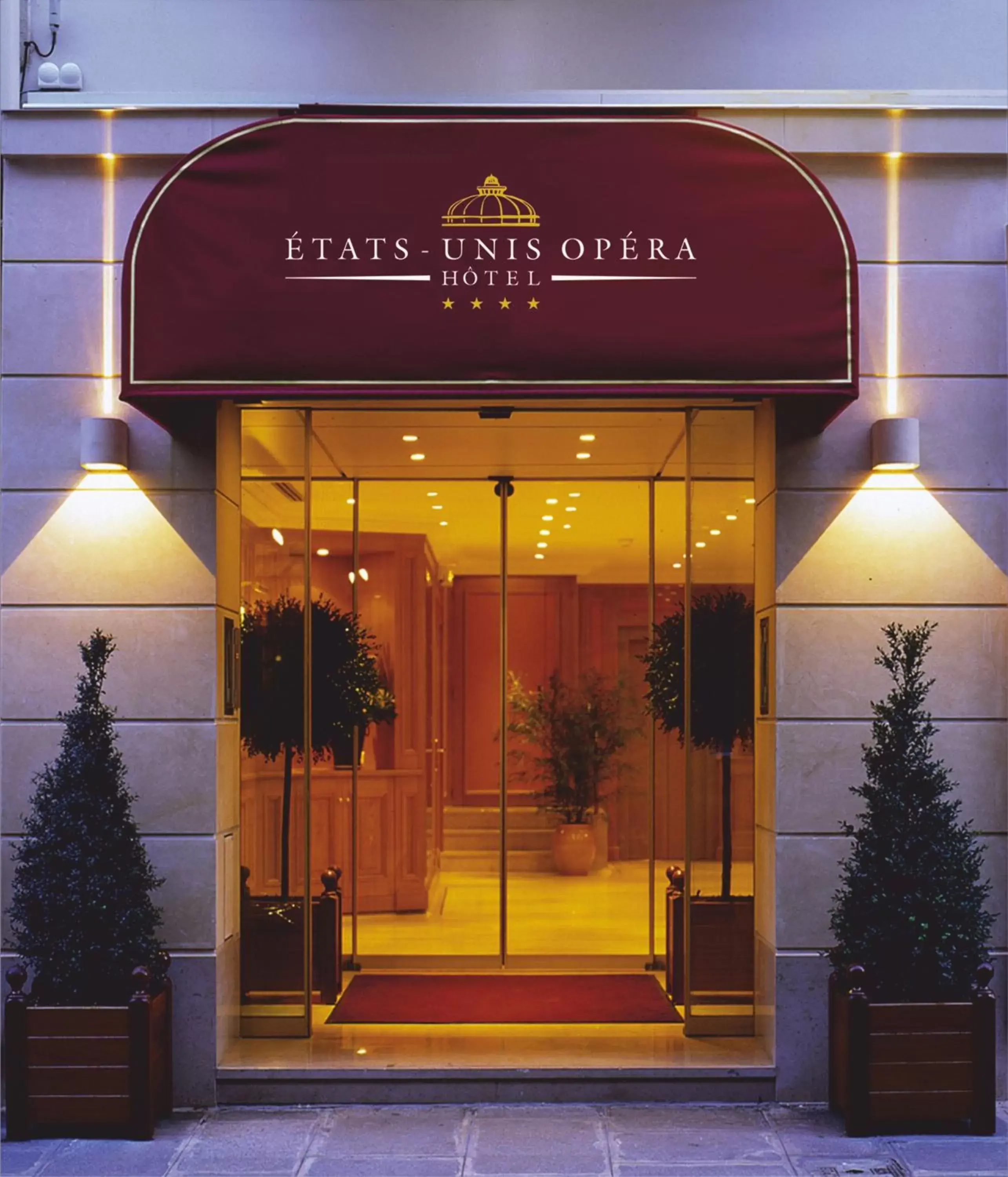 Facade/Entrance in Hotel Etats Unis Opera