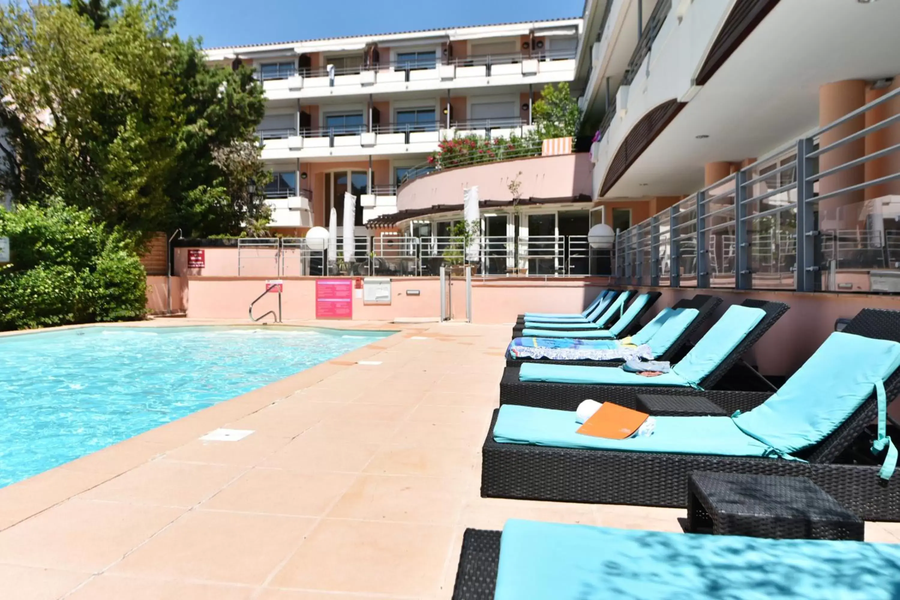 Area and facilities, Swimming Pool in Zenitude Hôtel-Résidences Le Cannet