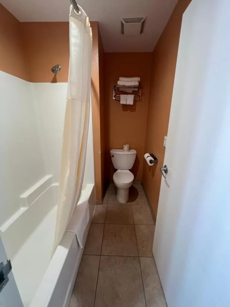 Bath in Rancho California Inn Temecula