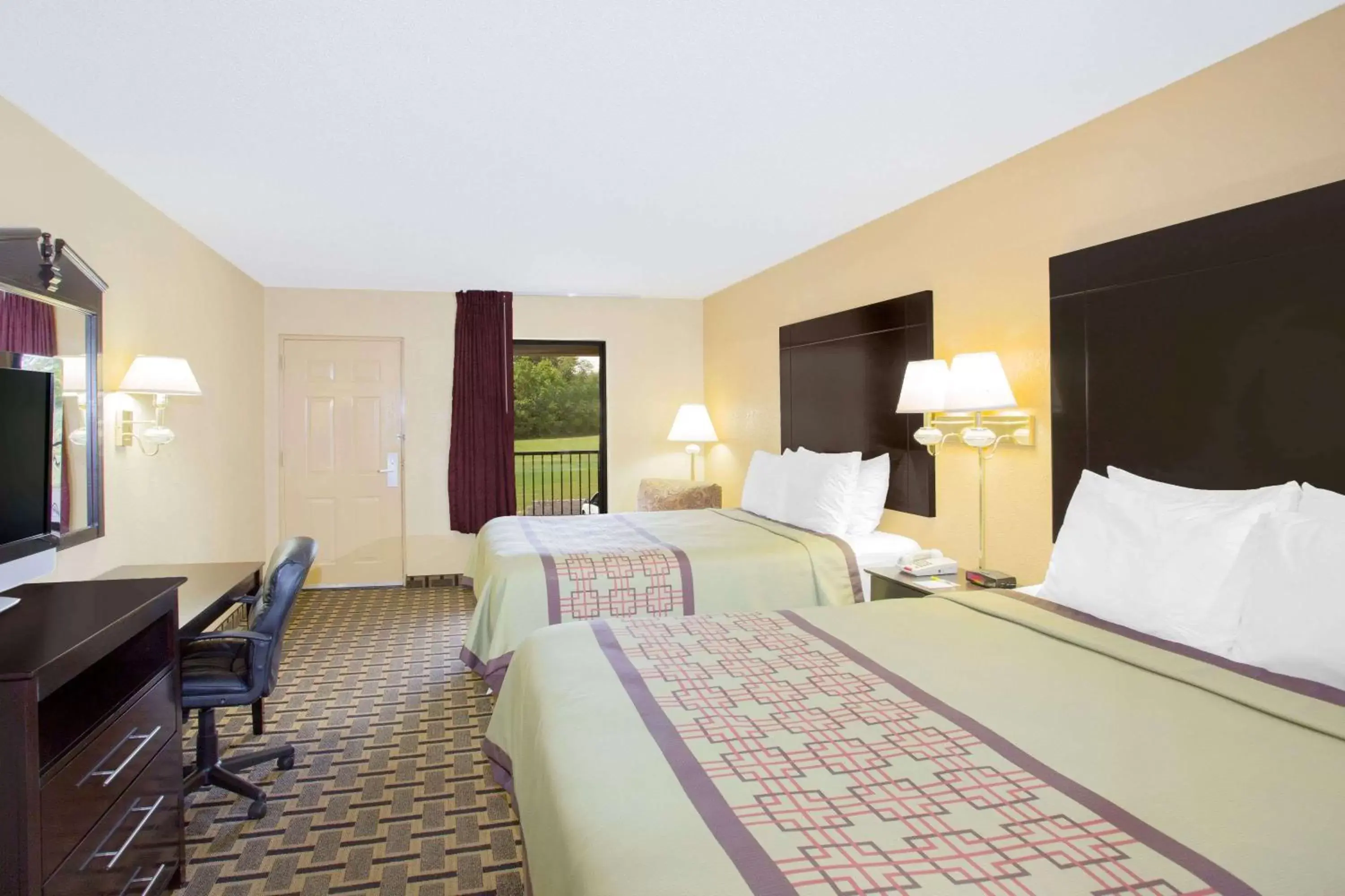 Photo of the whole room, Bed in Days Inn by Wyndham Andalusia