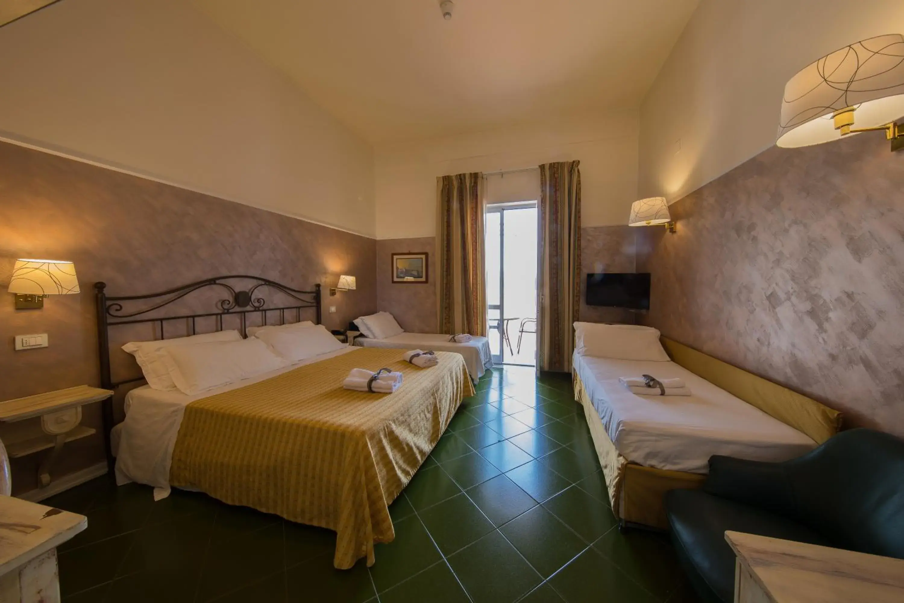 Bed in Hotel Scapolatiello