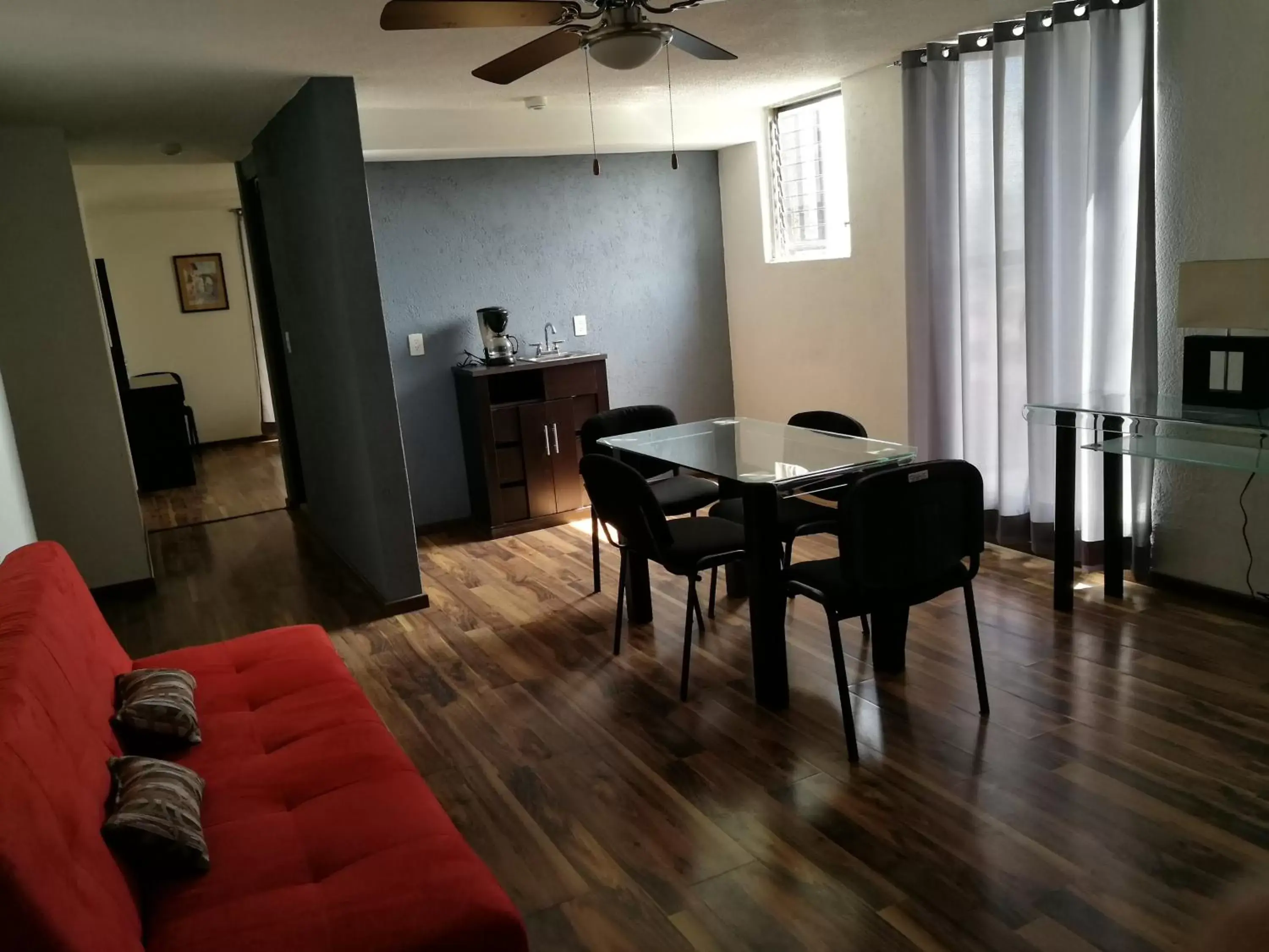 Living room, Dining Area in Hotel delf-inn