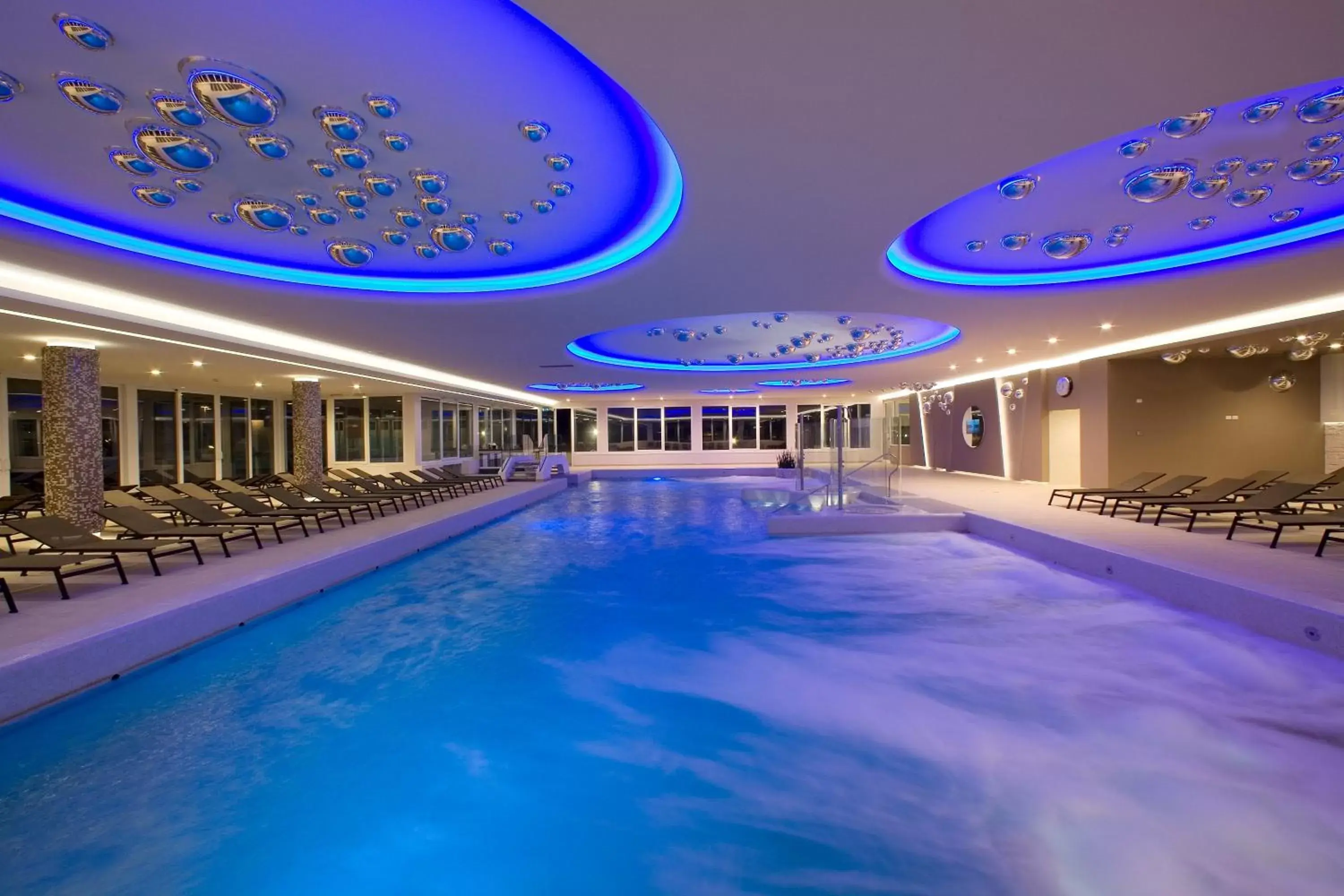 Hot Tub, Swimming Pool in Hotel Terme Venezia