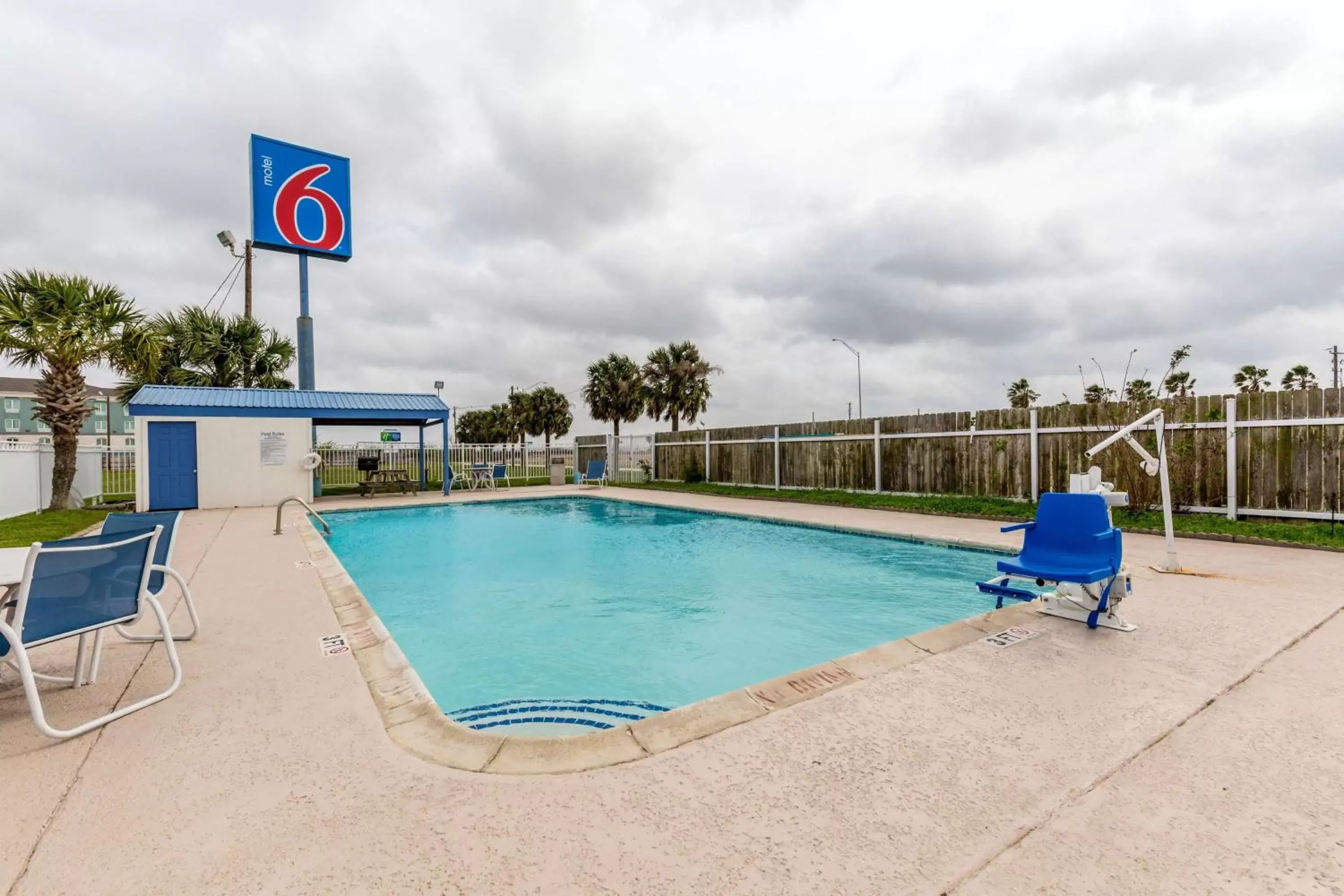 Swimming Pool in Motel 6 Port Lavaca, TX